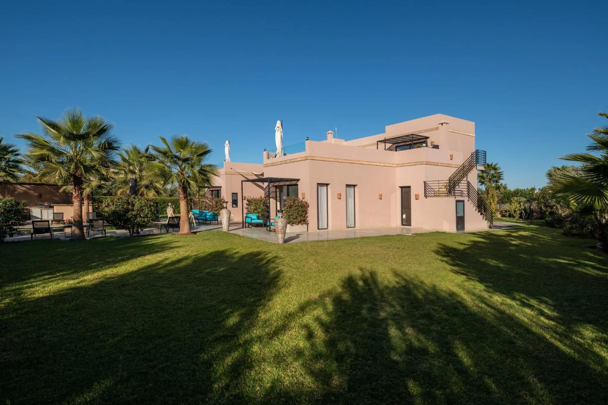 Property building in Les Iris - Peaceful villa with heated private pool & hammam