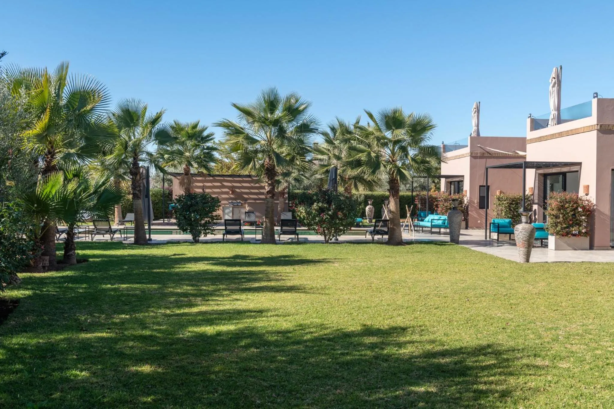 Property building in Les Iris - Peaceful villa with heated private pool & hammam