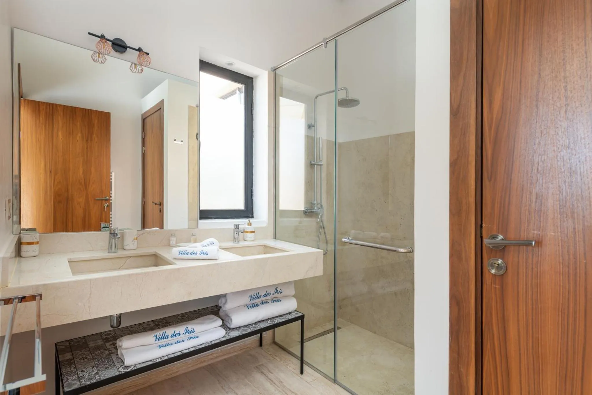 Bathroom in Les Iris - Peaceful villa with heated private pool & hammam