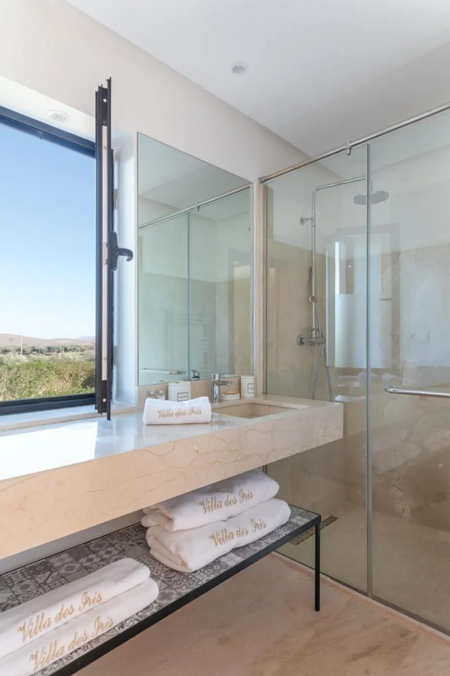 Bathroom in Les Iris - Peaceful villa with heated private pool & hammam