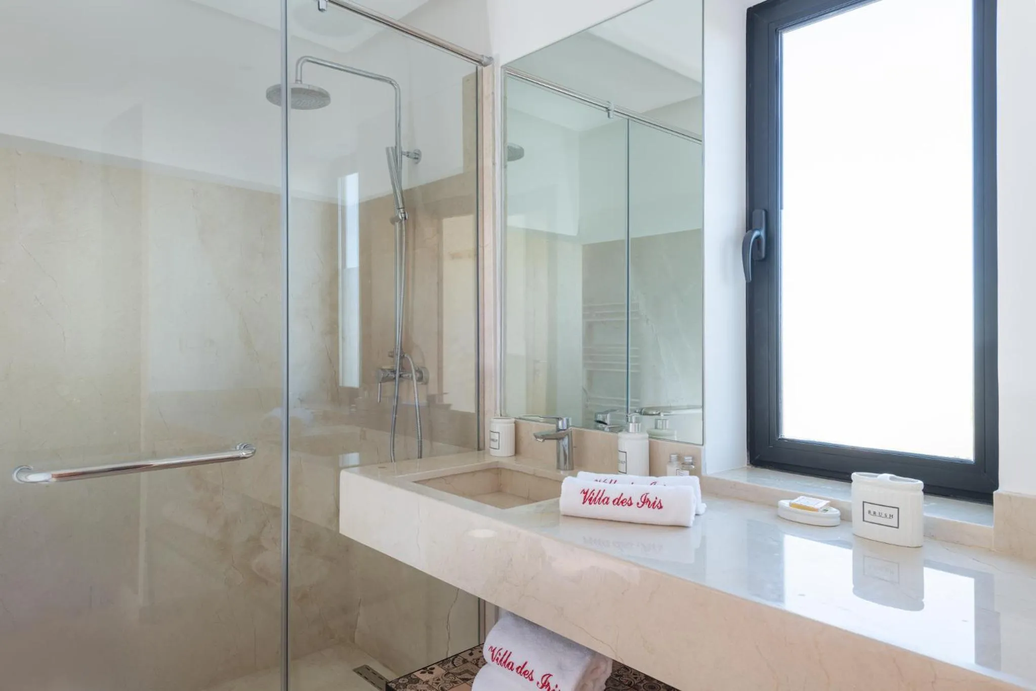Bathroom in Les Iris - Peaceful villa with heated private pool & hammam