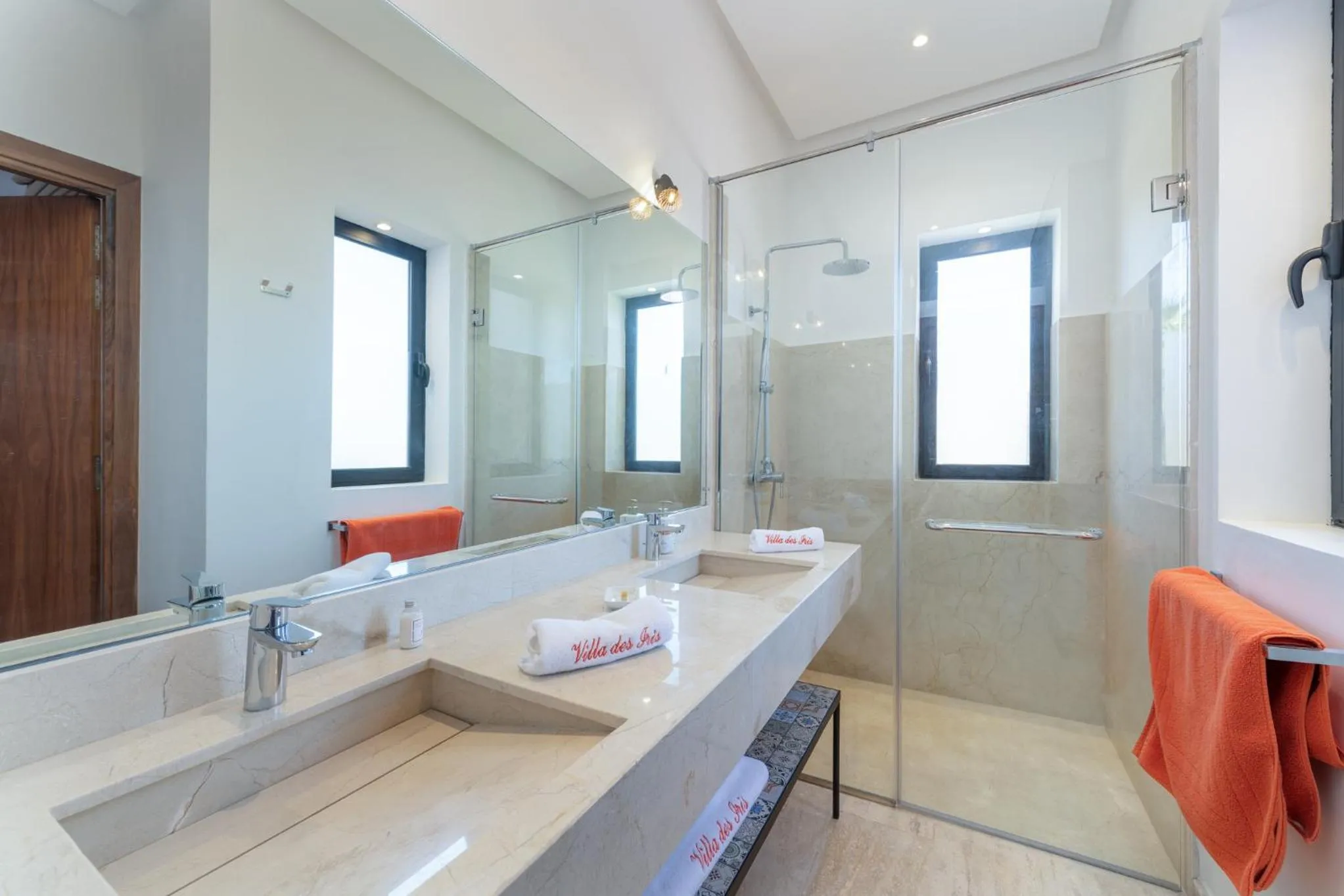 Bathroom in Les Iris - Peaceful villa with heated private pool & hammam