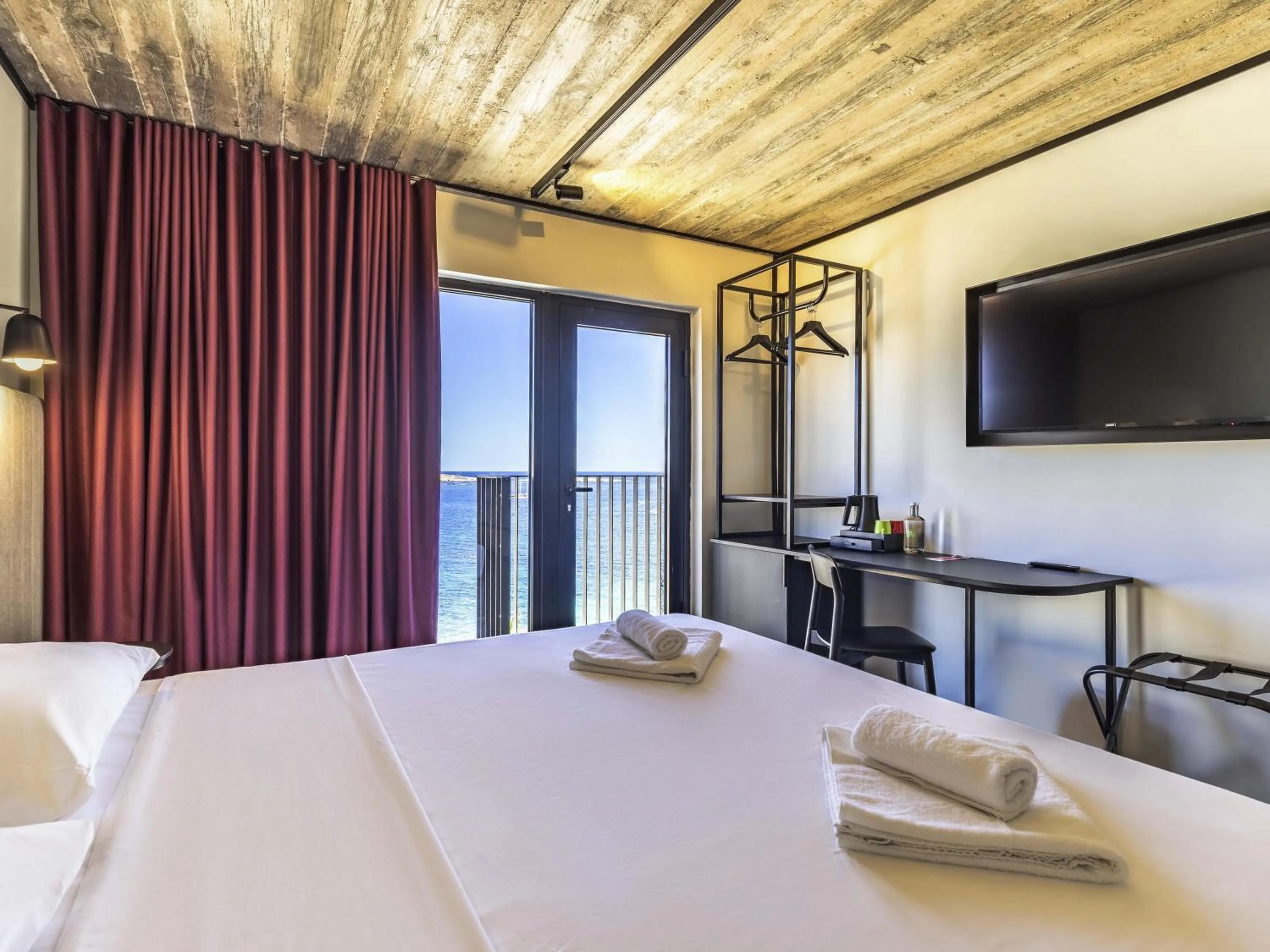 Bedroom, Bed in ibis Styles ST Pauls Bay Malta