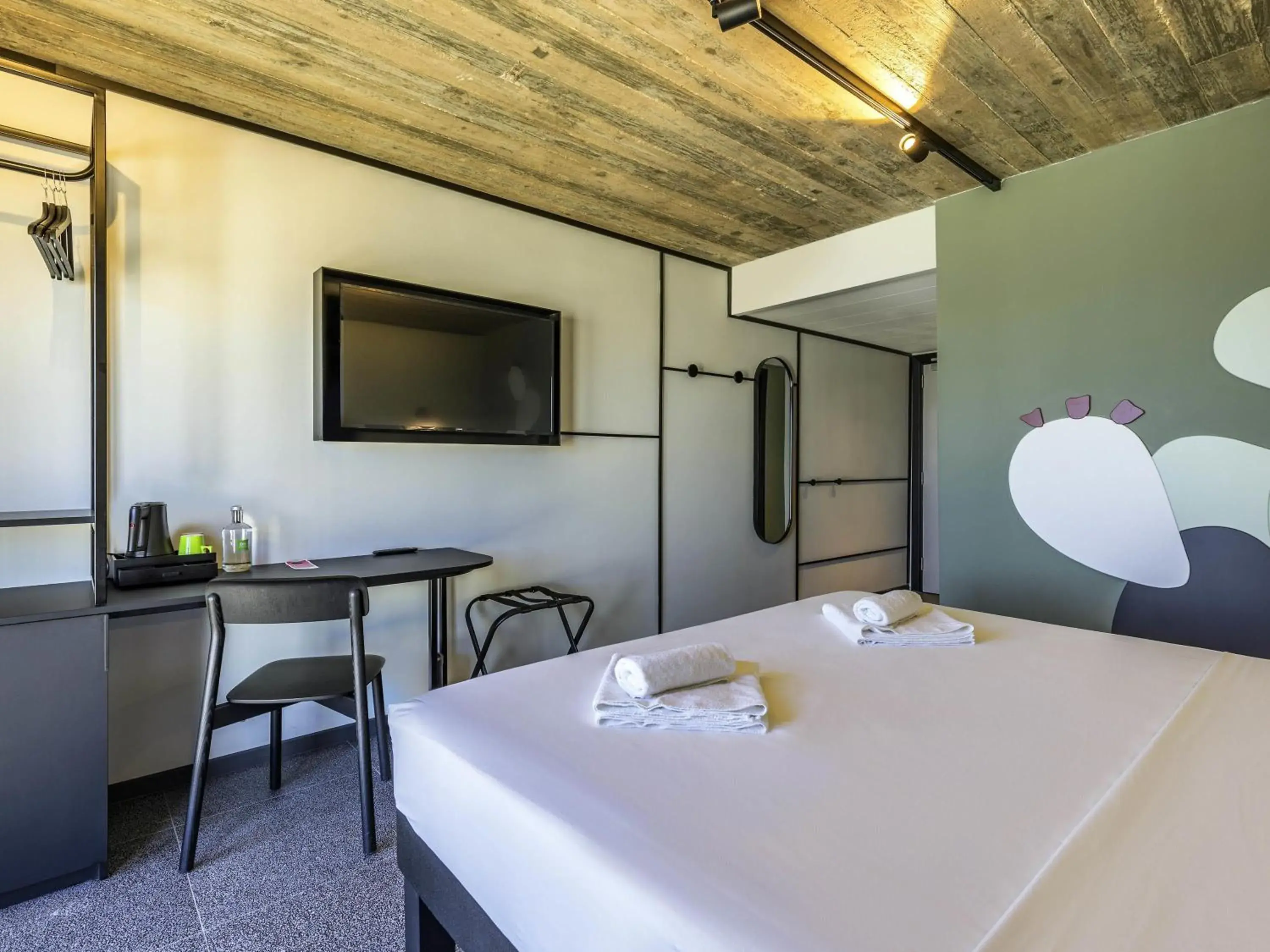 Bedroom, Bed in ibis Styles ST Pauls Bay Malta Bedroom, Bed in ibis Styles ST Pauls Bay Malta