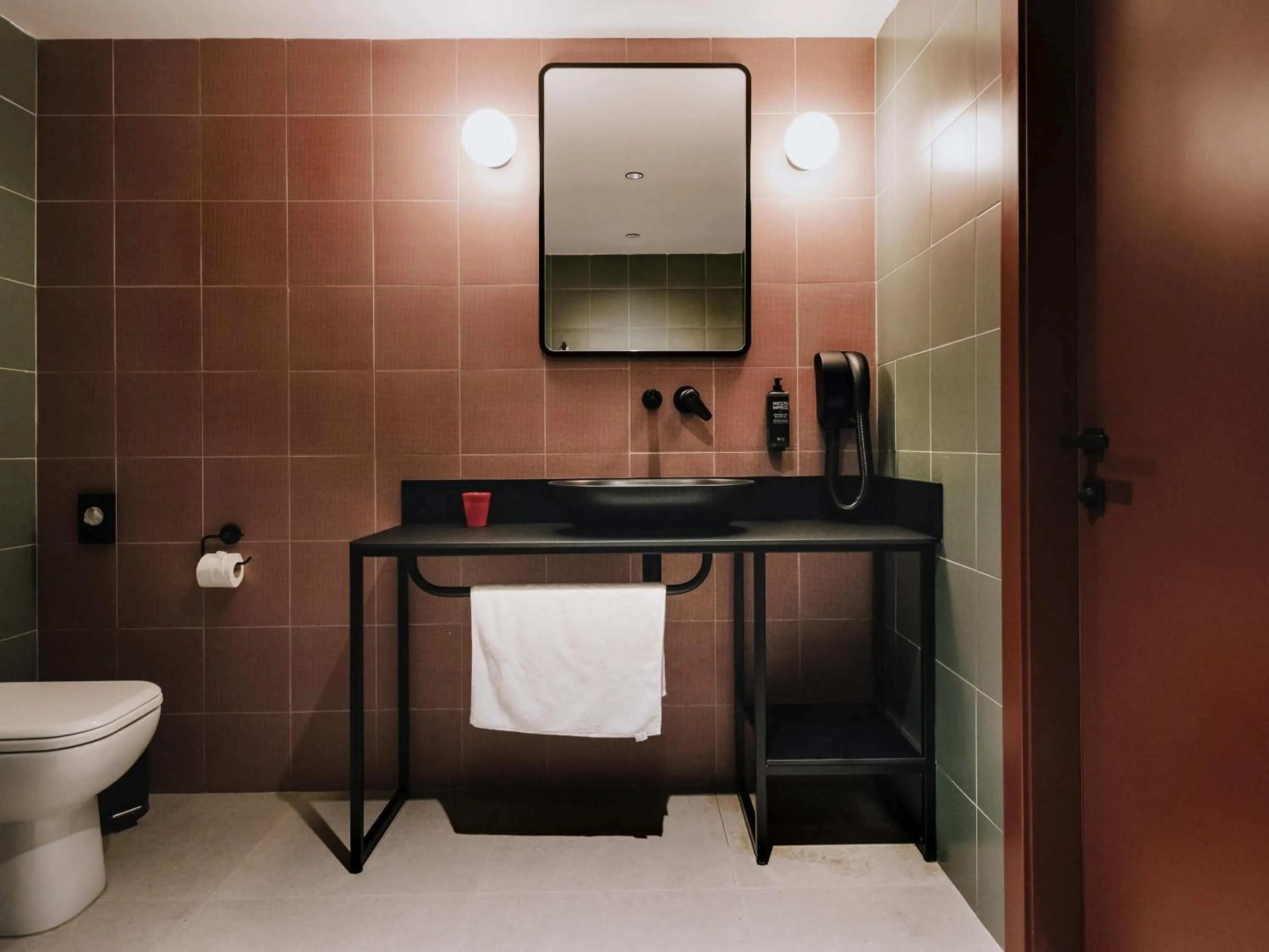 Bedroom in ibis Styles ST Pauls Bay Malta