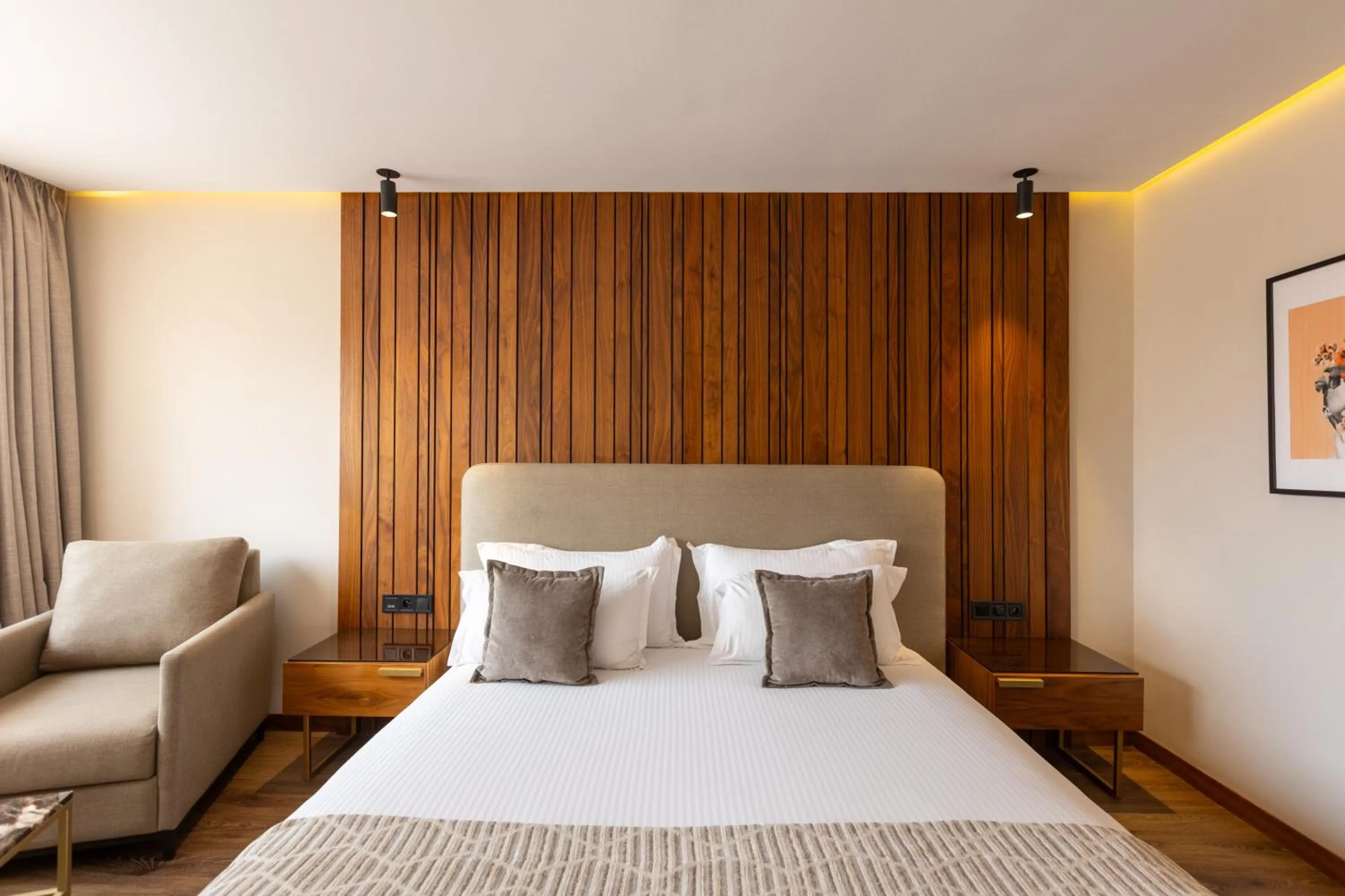 Bed in Longue vie Hotels