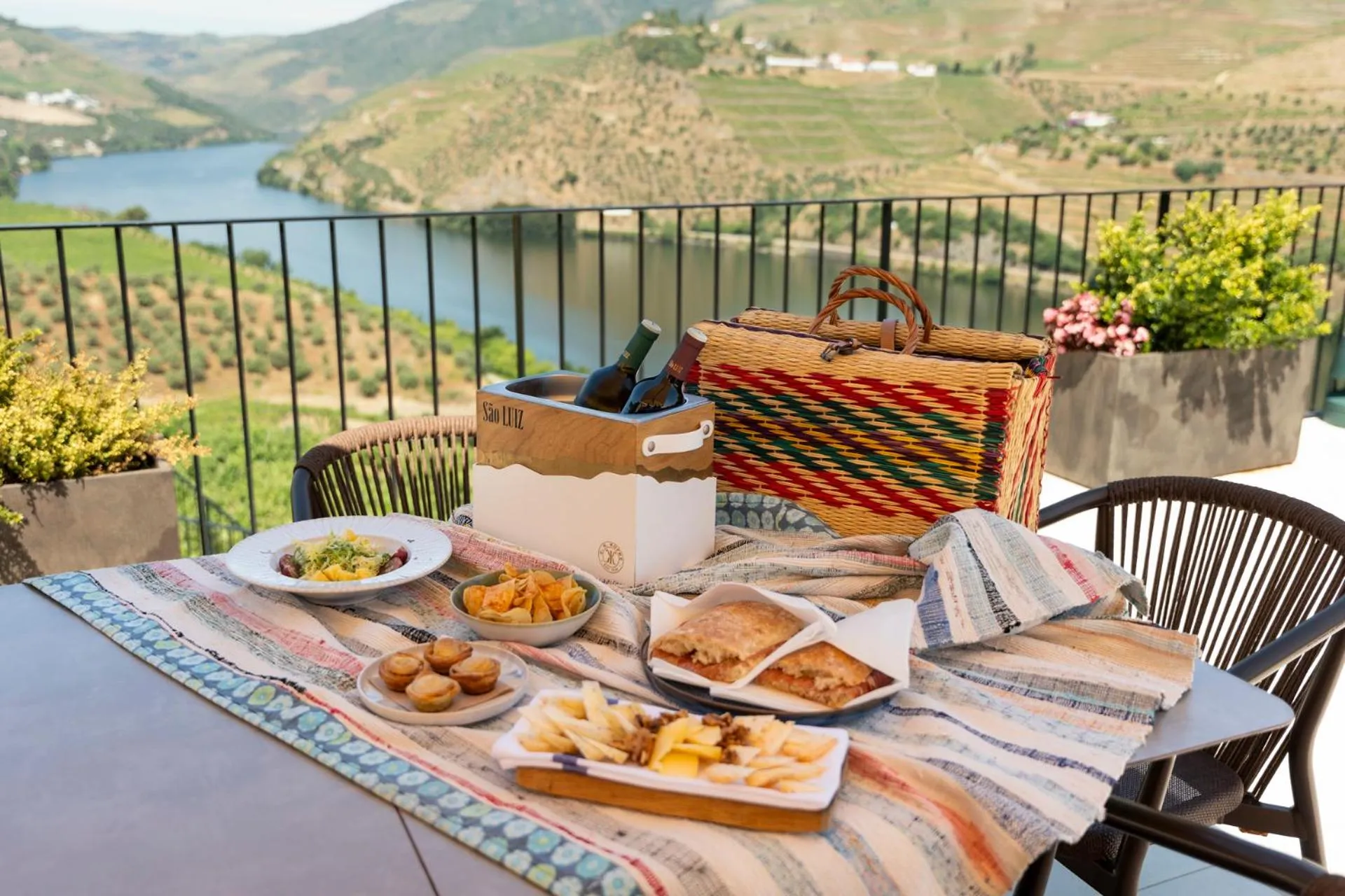 Restaurant/places to eat in Quinta São Luiz The Vine House Douro