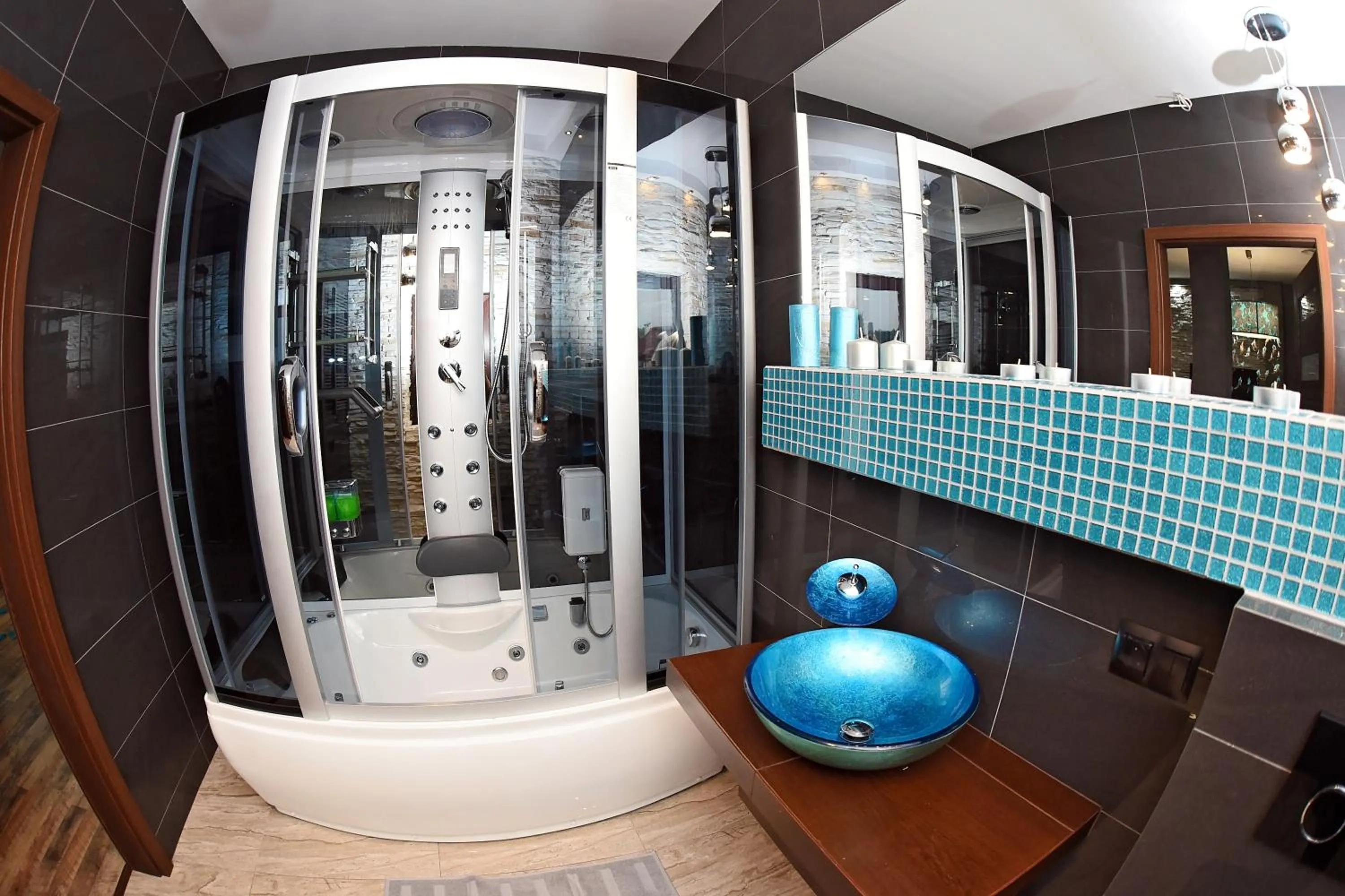 Shower in NATA Pokoje Gościnne Restauracja