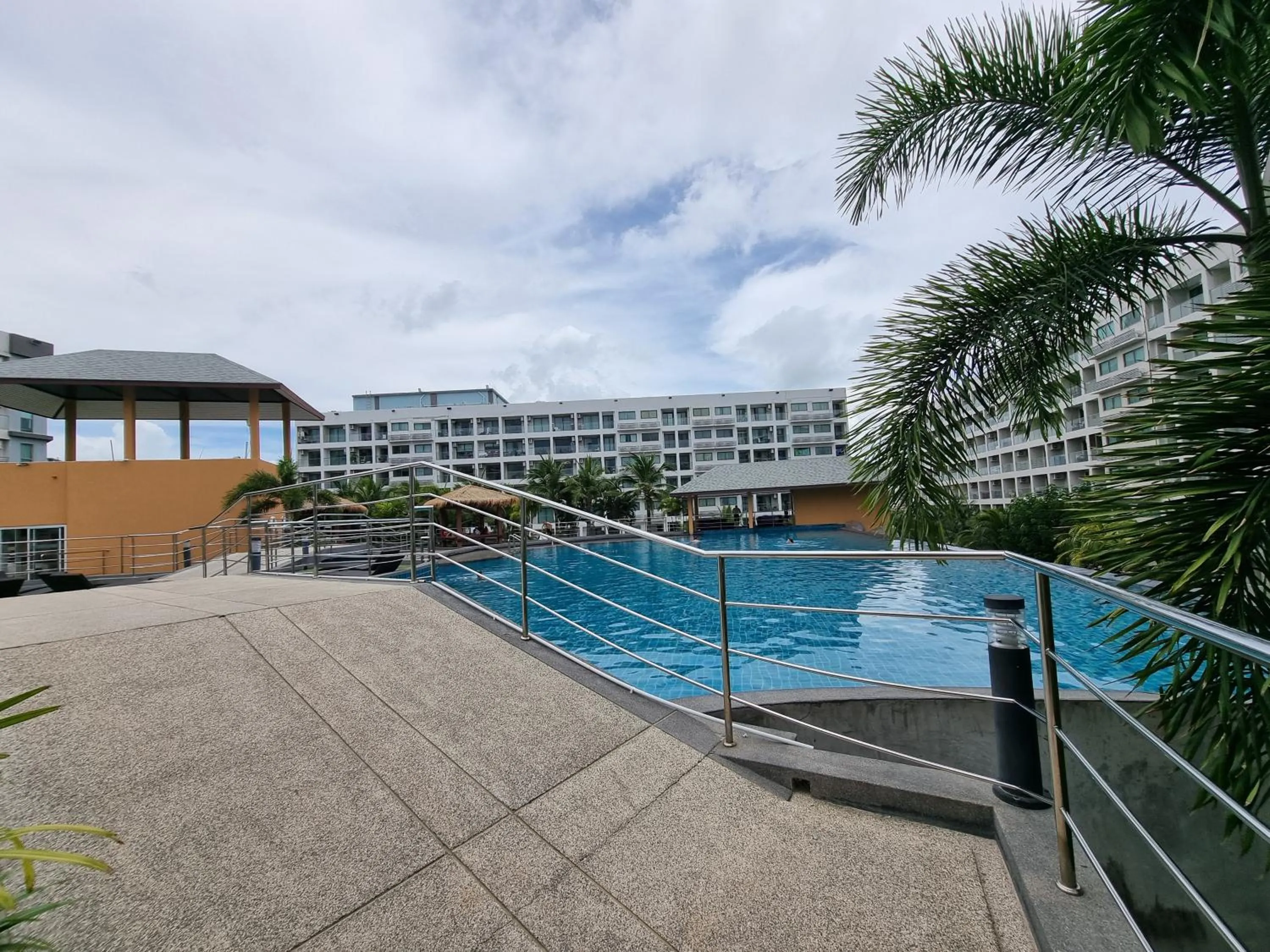 Laguna beach condo resort 3 maldives pattaya pool view ลากูน่า บีช คอนโด รีสอร์ต 3 พัทยา