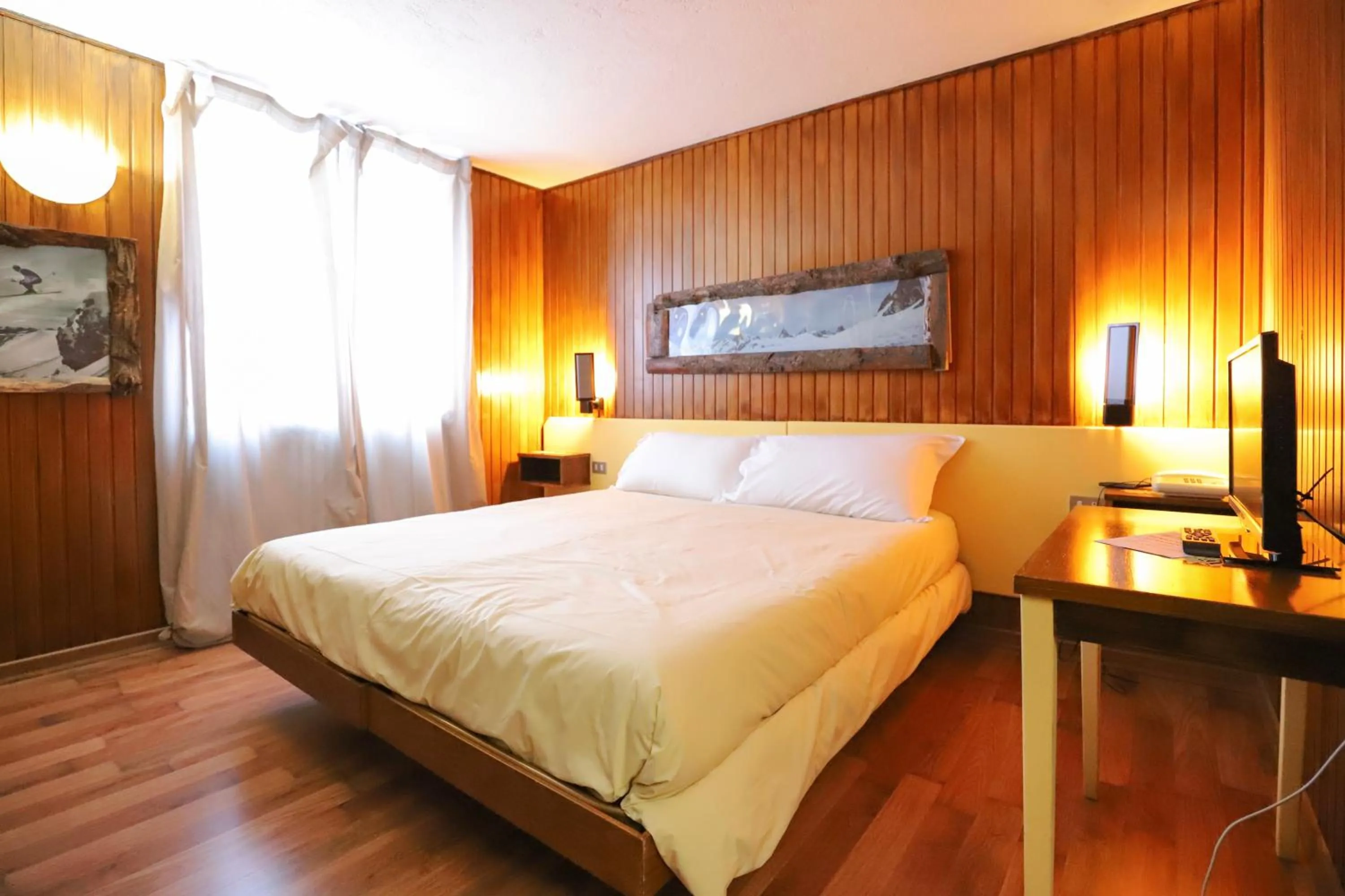 Bed in Hotel lo Stambecco