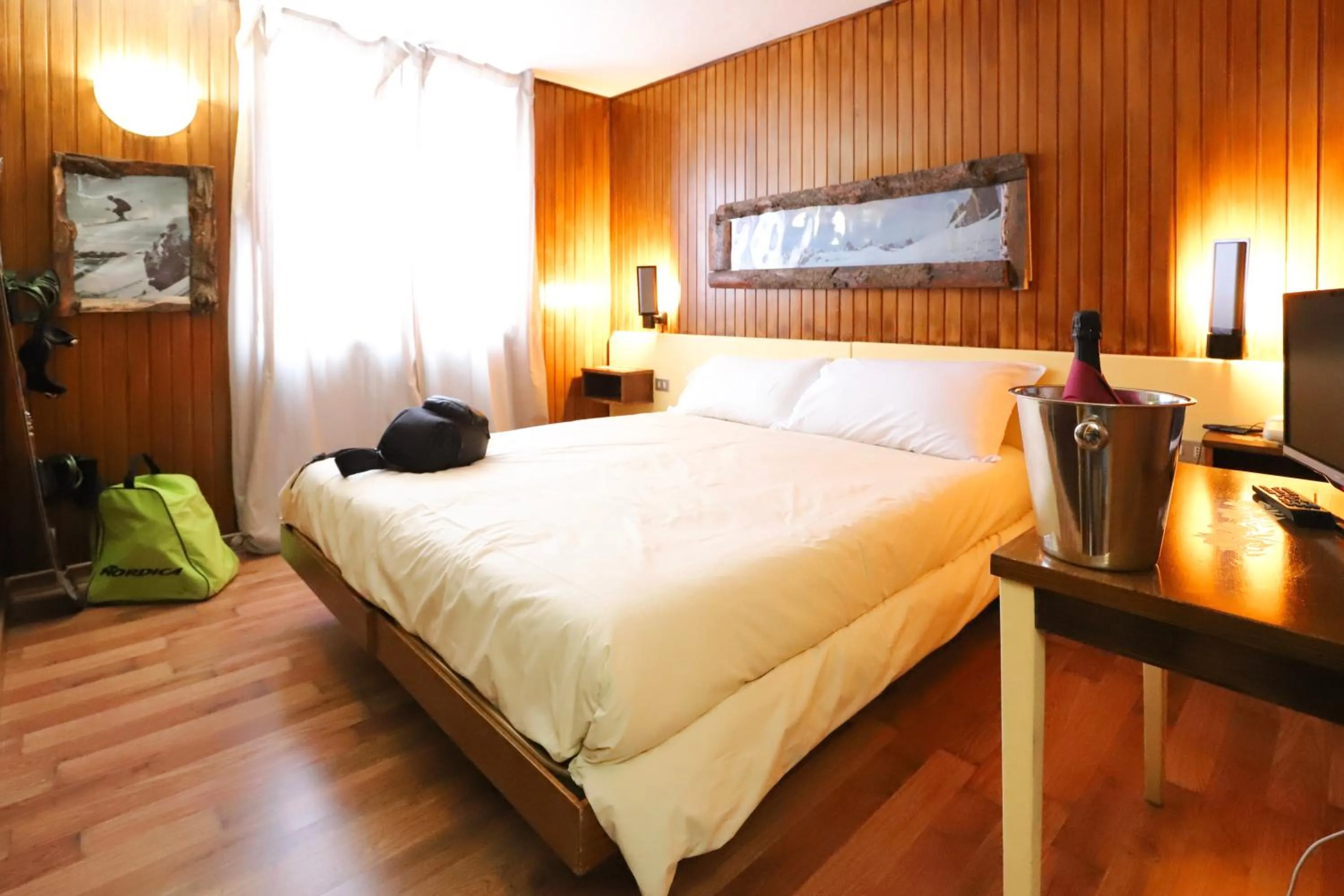 Bed in Hotel lo Stambecco