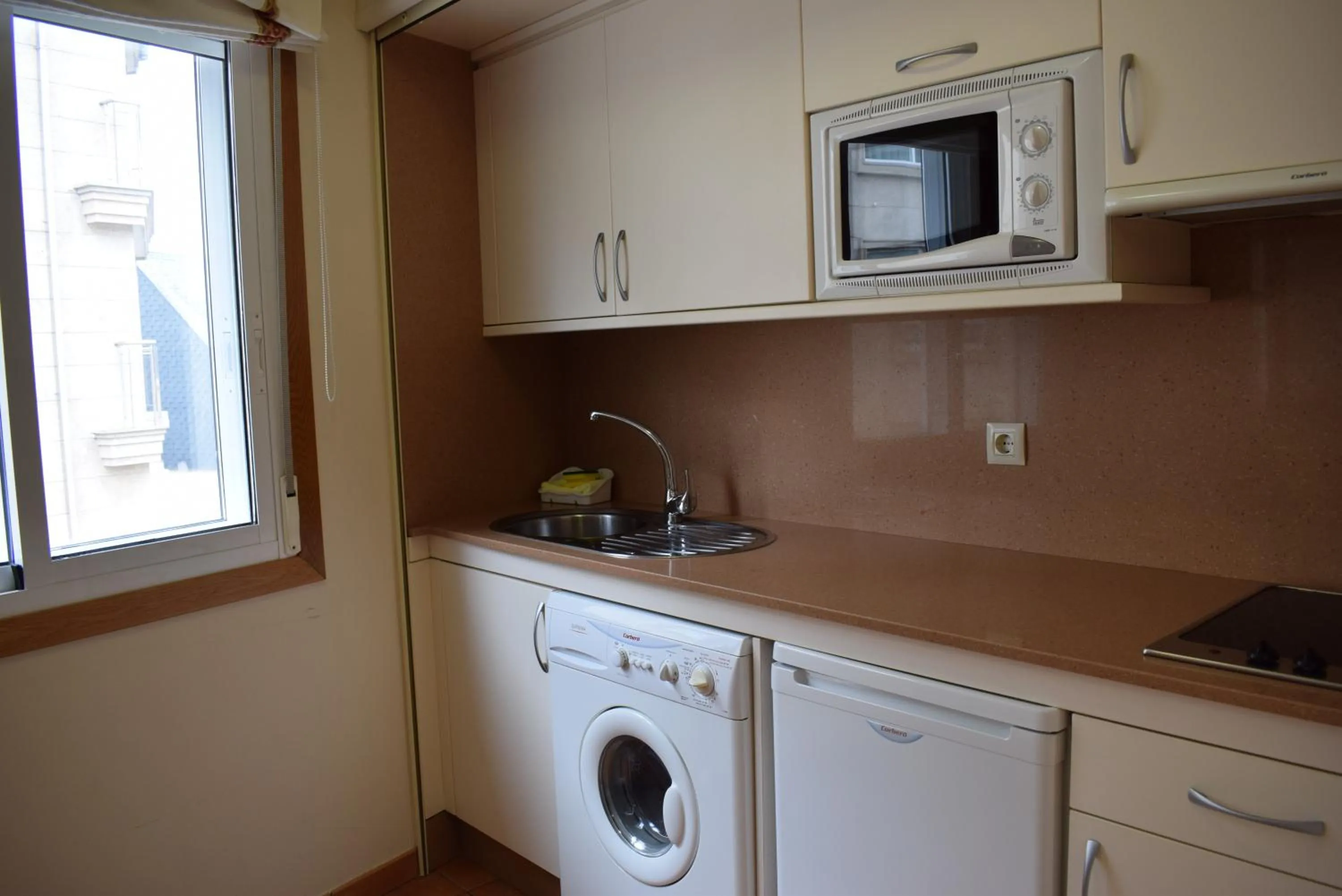 Kitchen or kitchenette in Apartamentos VIDA Sanxenxo