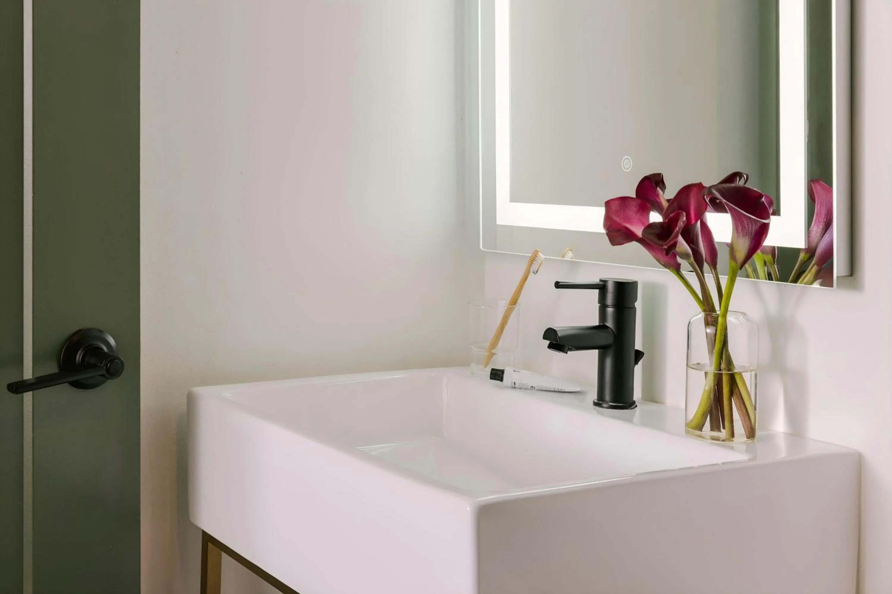 Bathroom in Sonder by Marriott Bonvoy The Schaeffer Apartments French Quarter