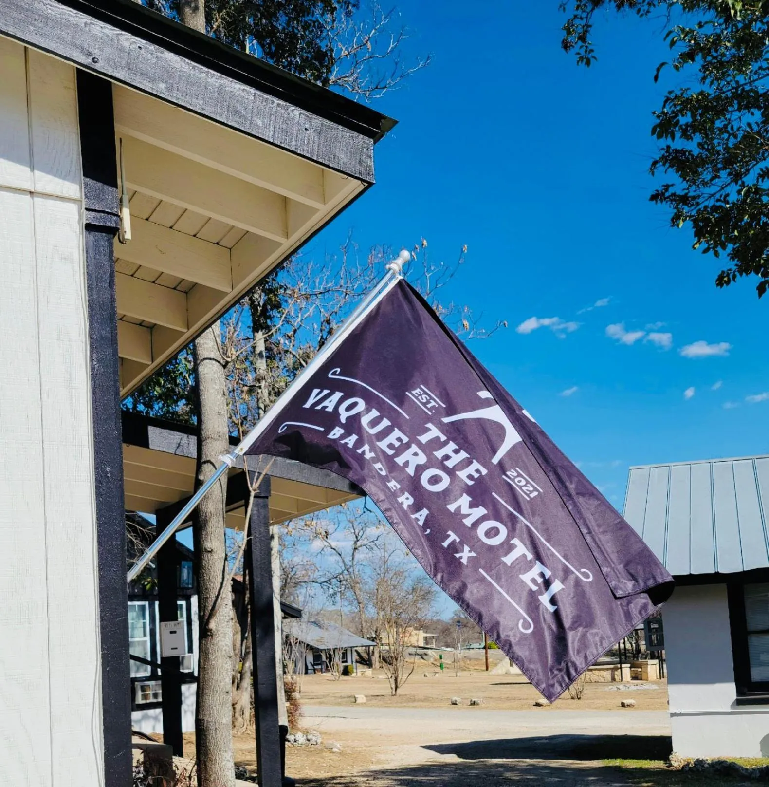 Logo/Certificate/Sign in THE VAQUERO MOTEL