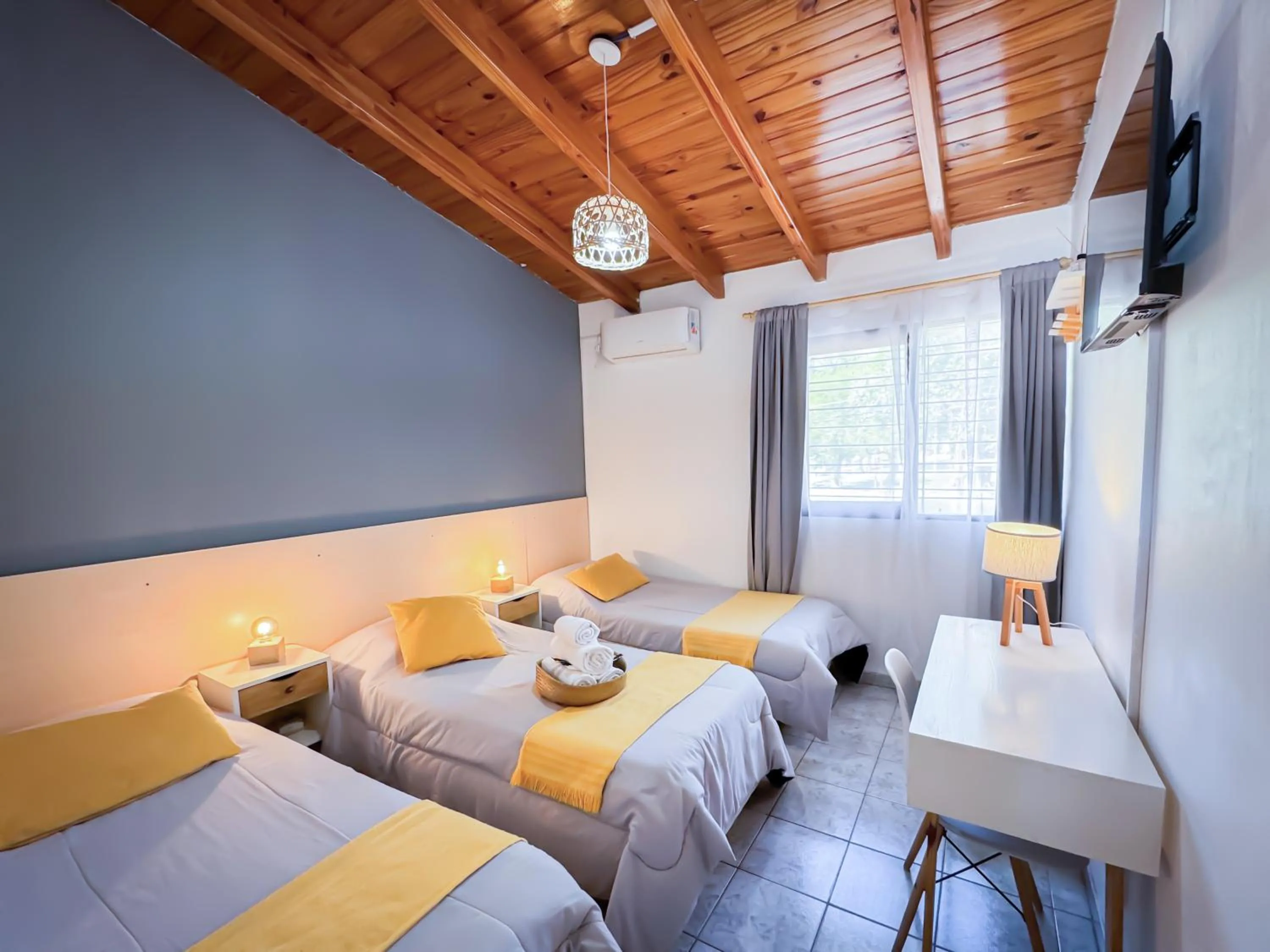 Budget Triple Room in Hotel Alta Mendoza