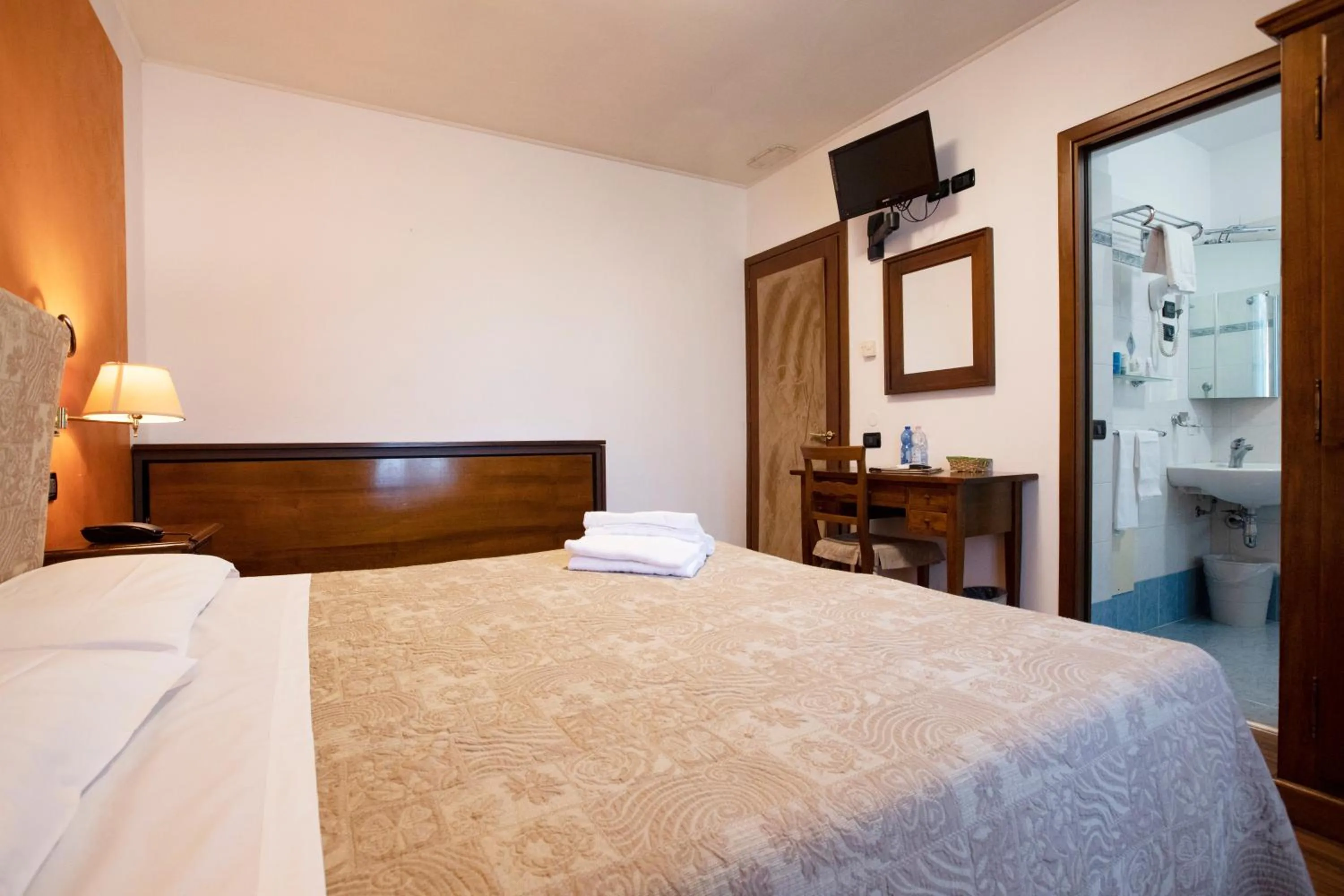 Bed in Hotel Arcobaleno Siena