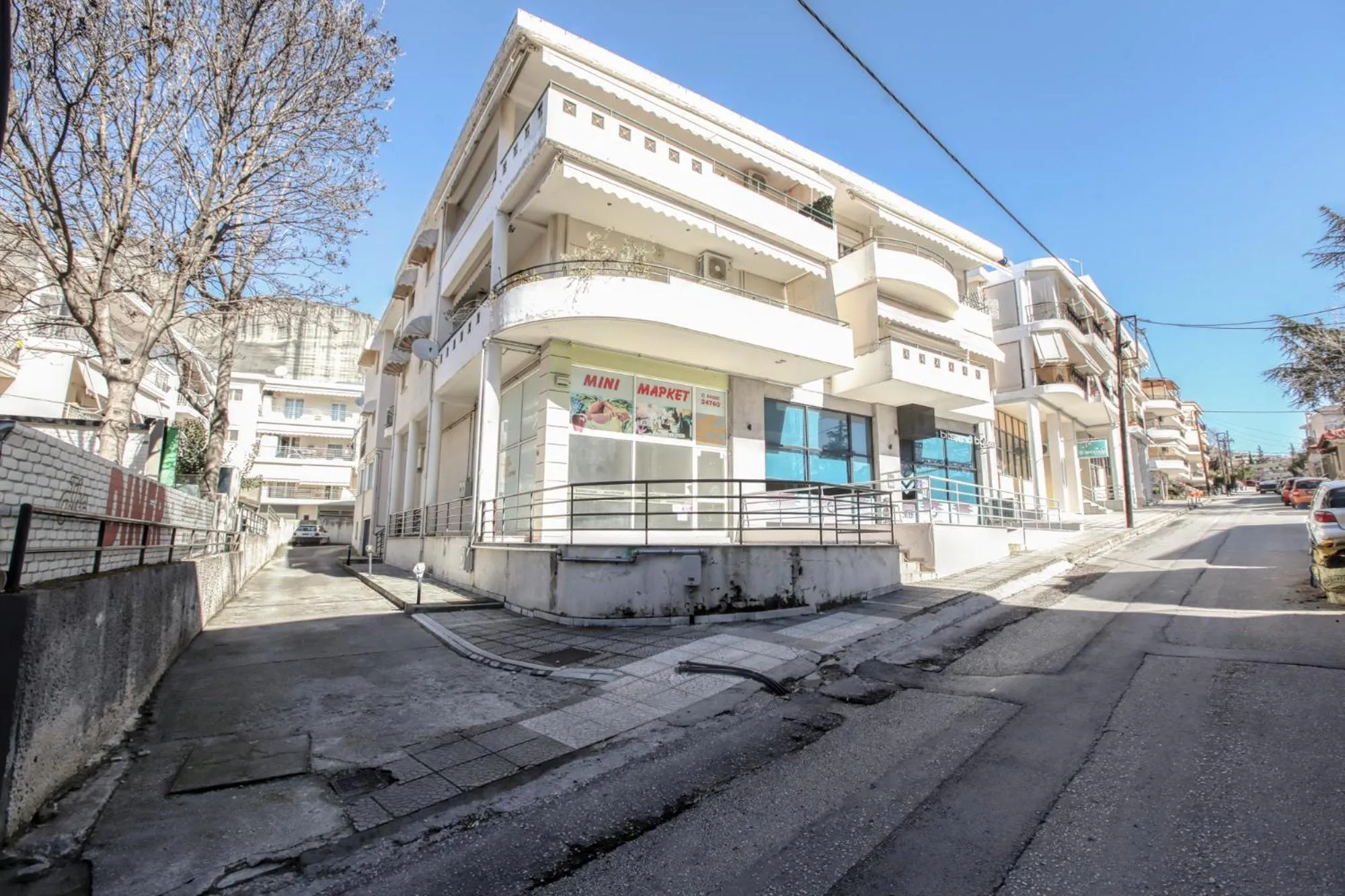 Property building in Grand Meteora Central Luxury Apartment