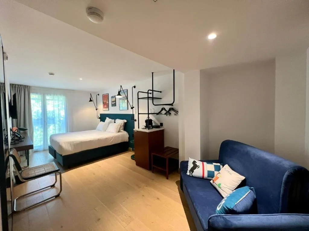 Photo of the whole room, Bed in Urban Style Victoria Boutique Hotel