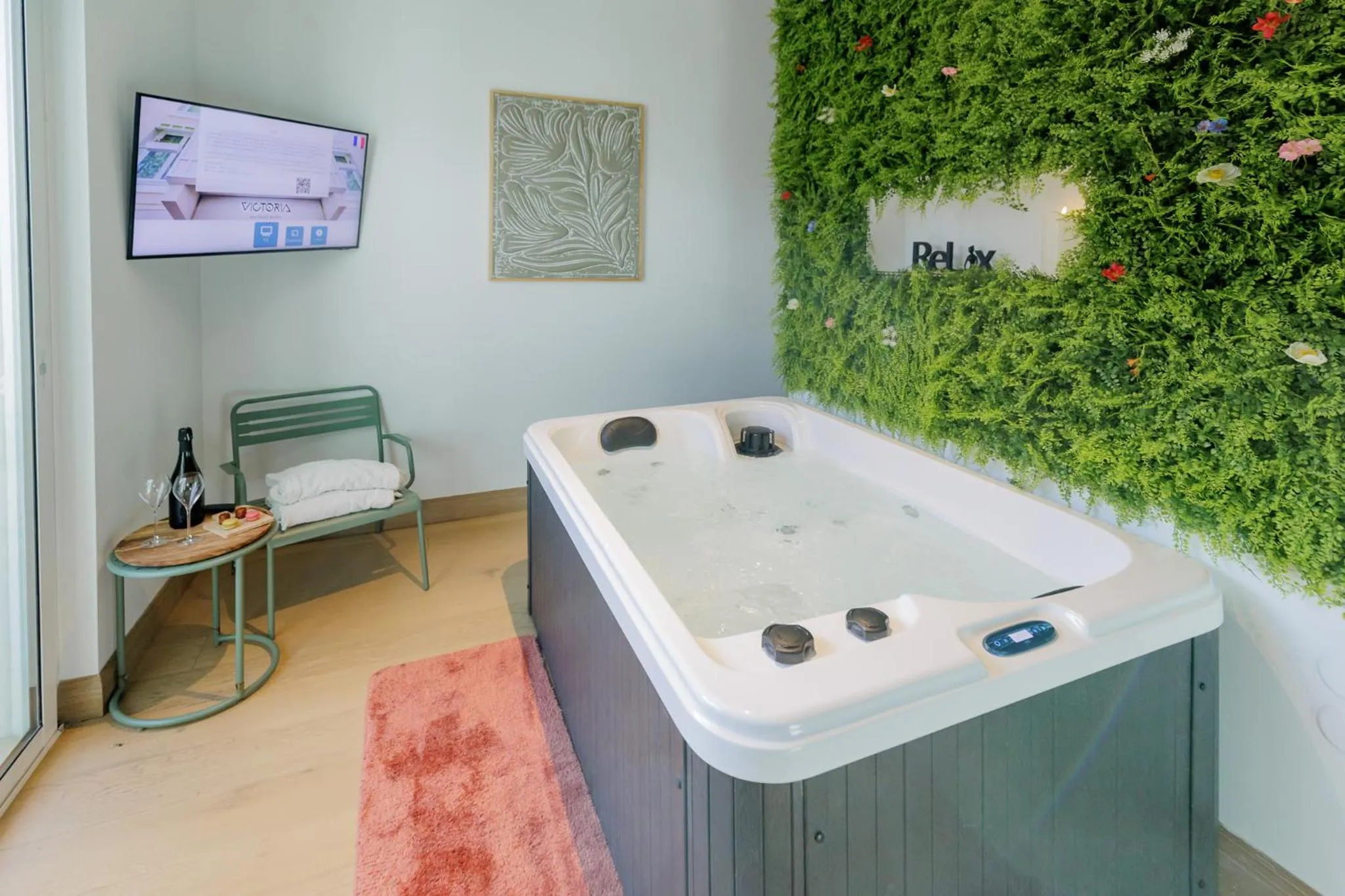 Garden in Urban Style Victoria Boutique Hotel