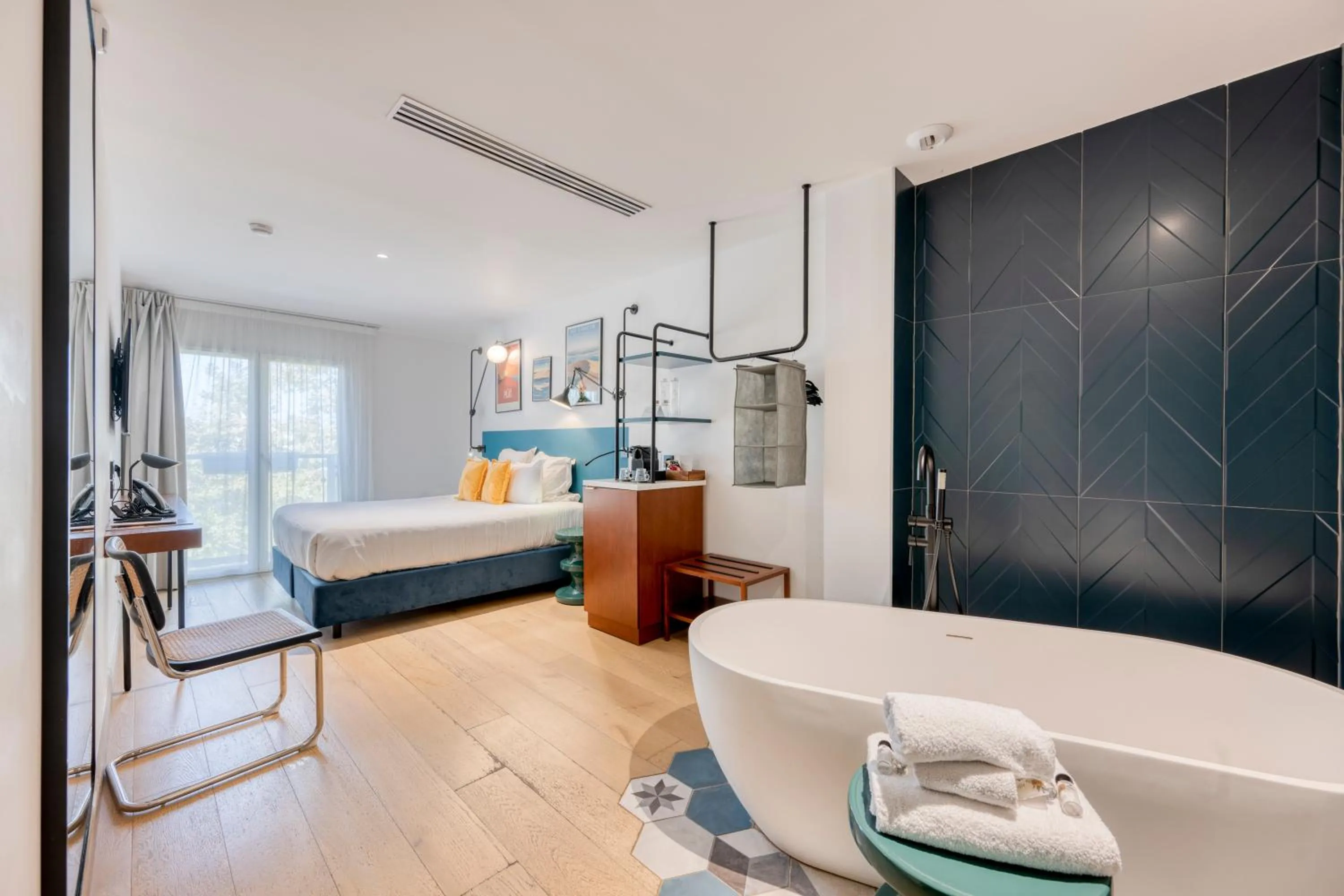 Bed in Urban Style Victoria Boutique Hotel