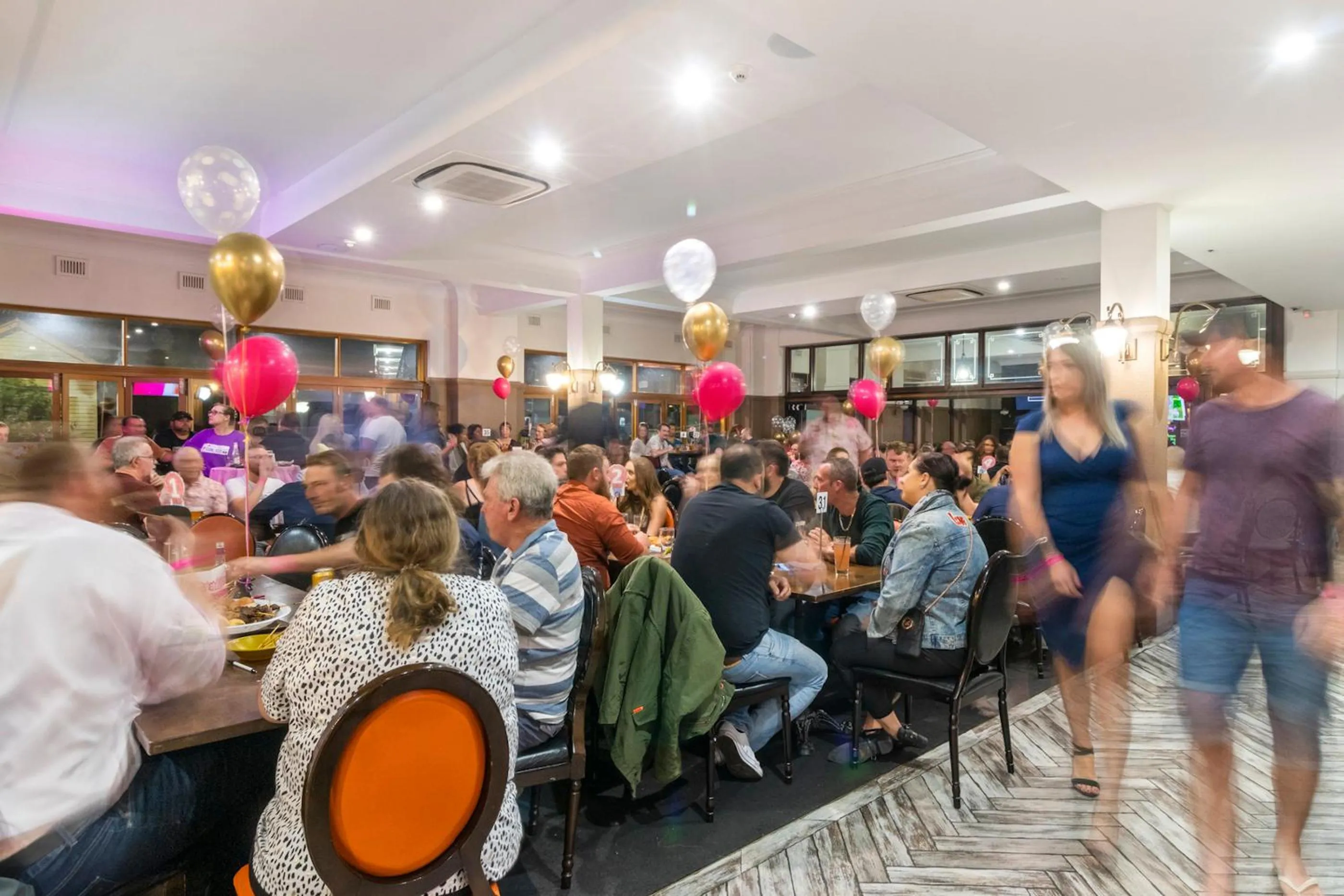 Restaurant/places to eat in Hotel Queanbeyan Canberra
