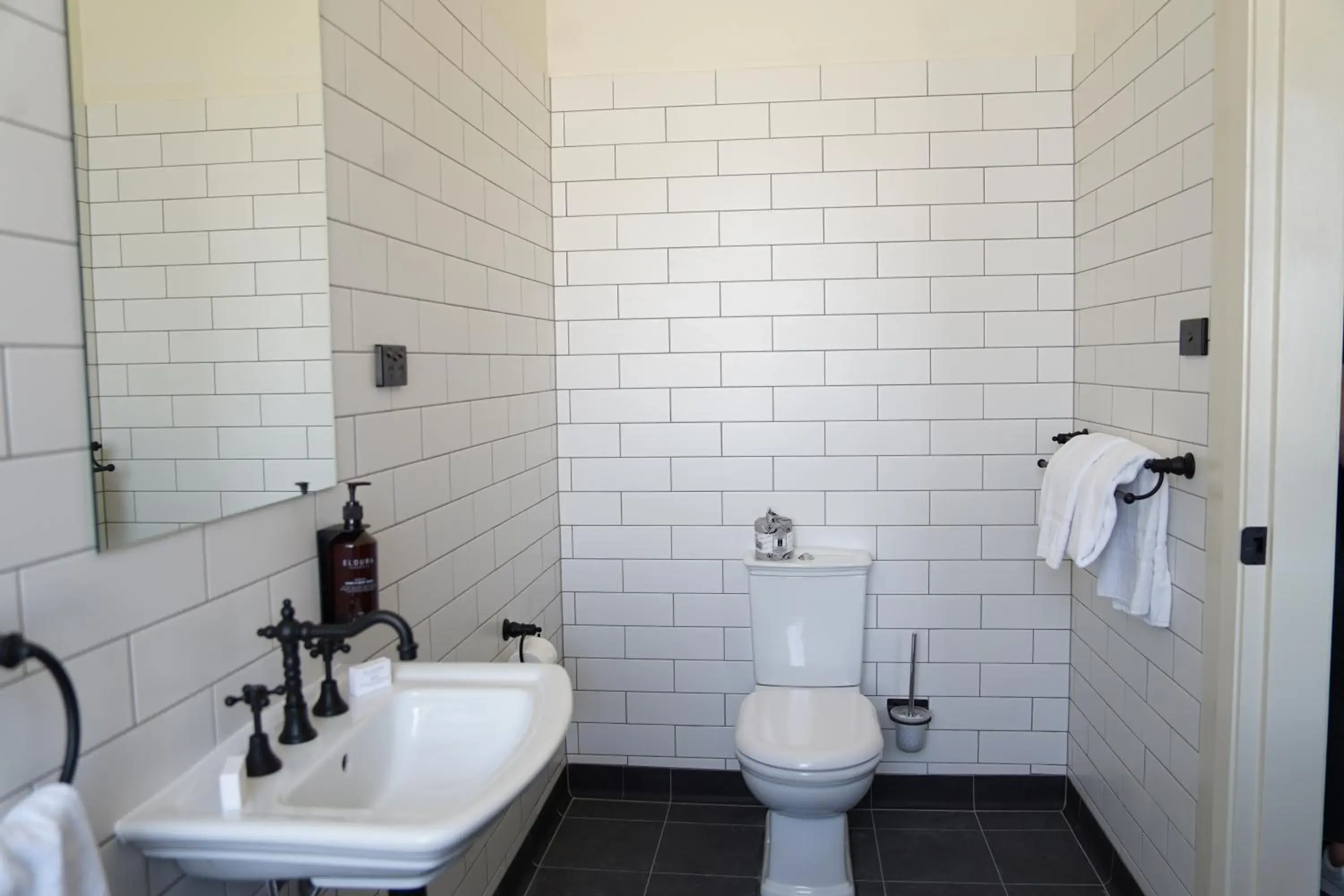 Superior Queen Room in Hotel Queanbeyan Canberra Superior Queen Room in Hotel Queanbeyan Canberra