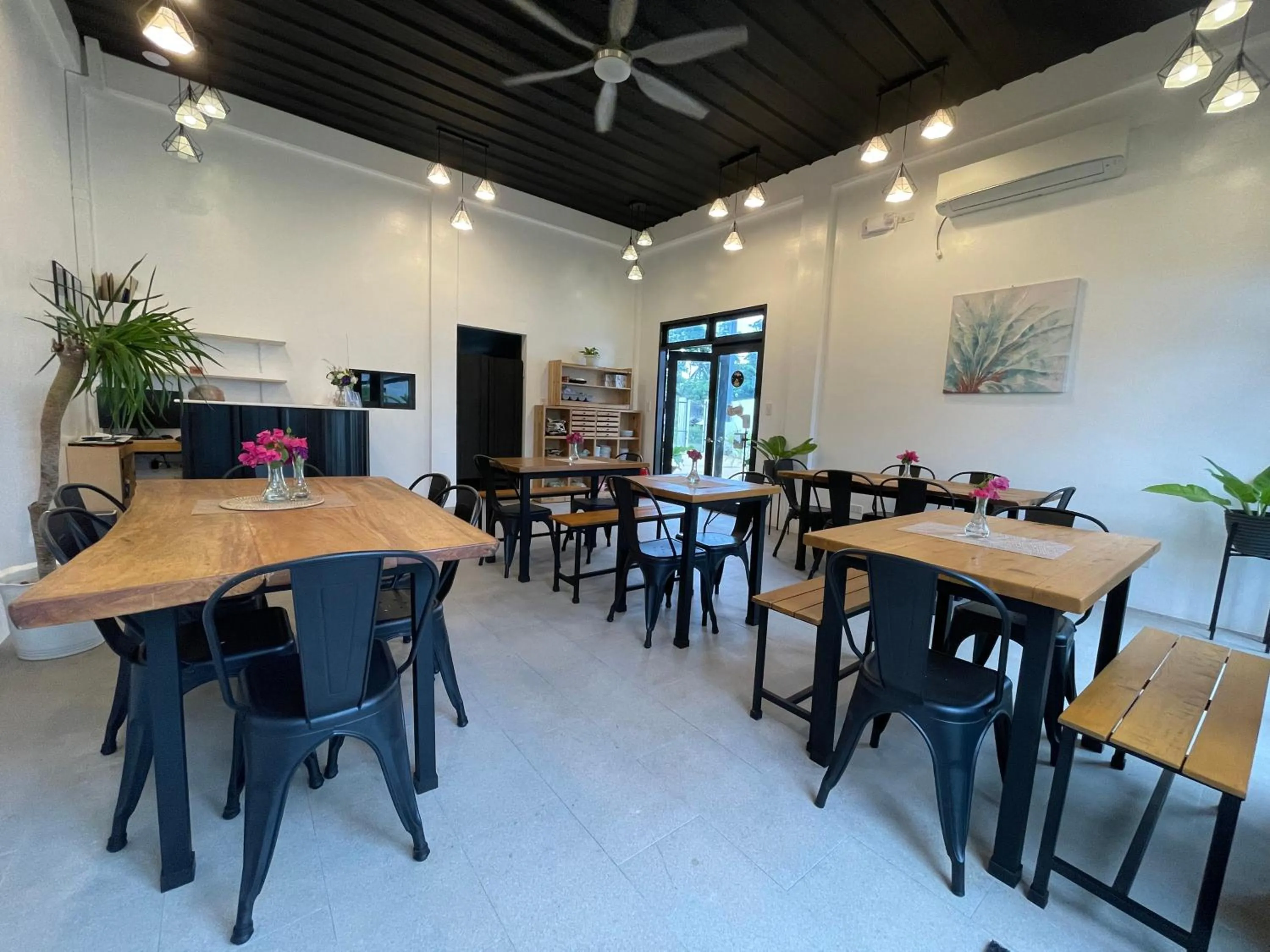 Restaurant/places to eat in Thistle Inn