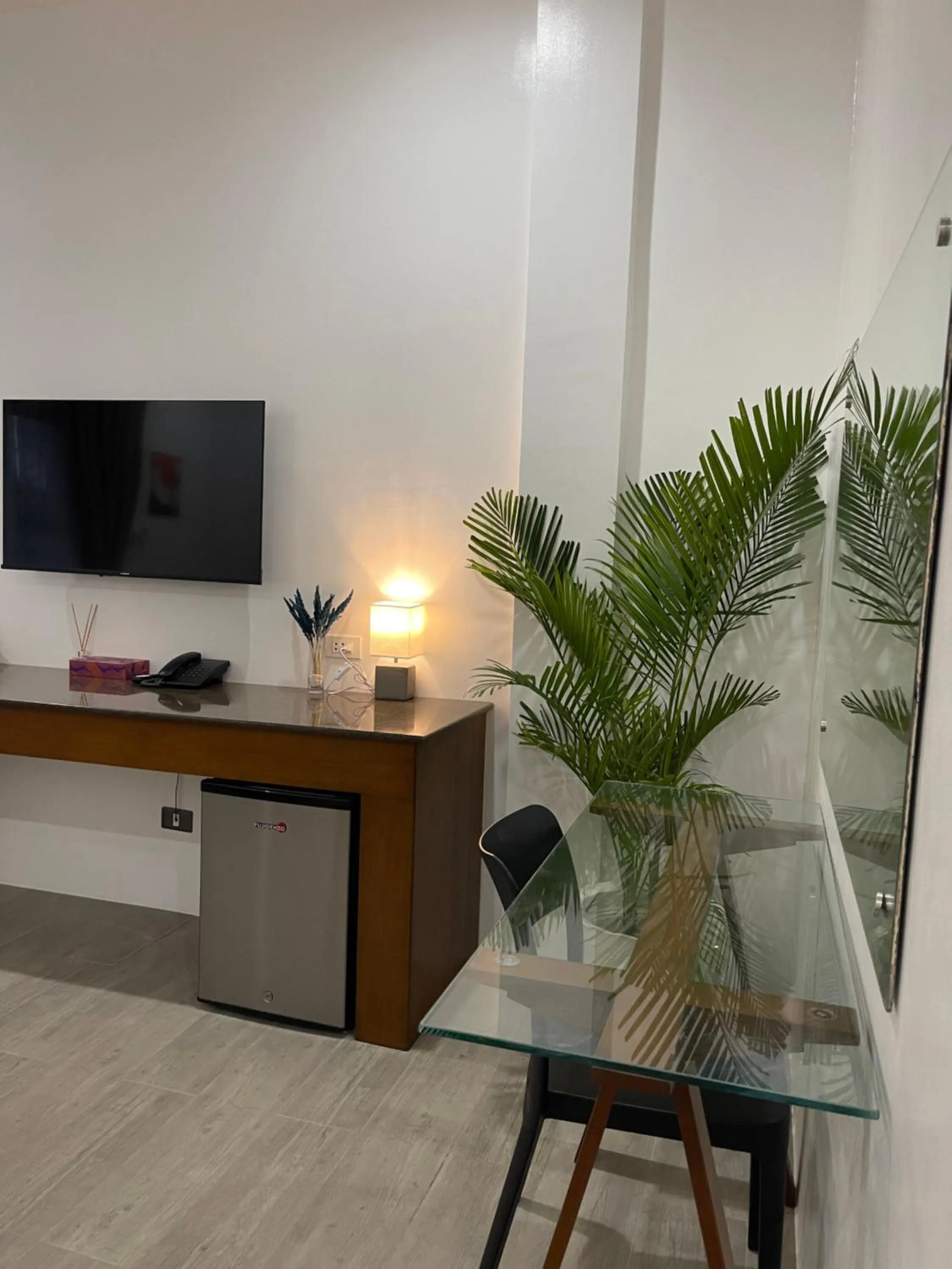 hair dresser in Thistle Inn