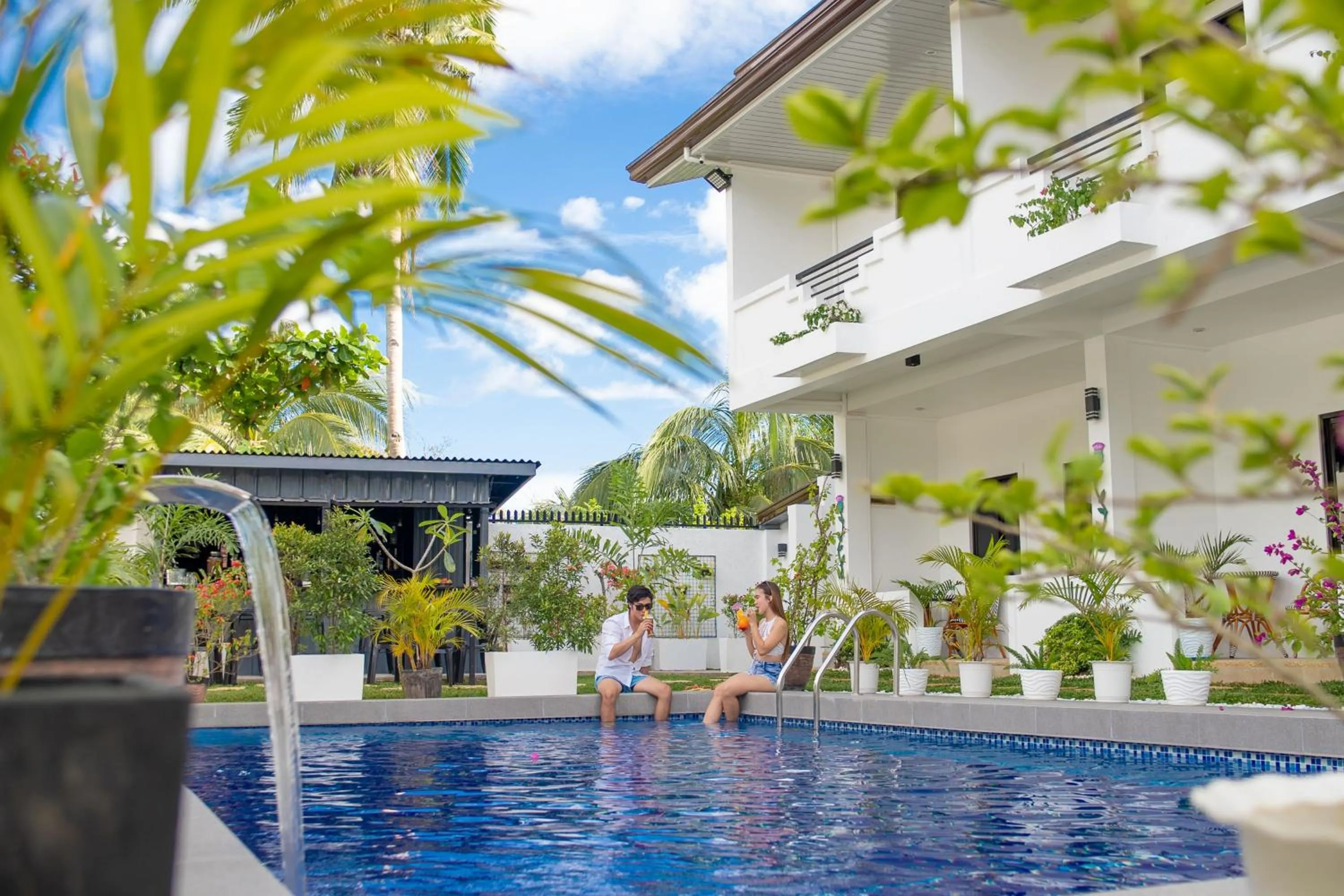 Swimming pool in Thistle Inn