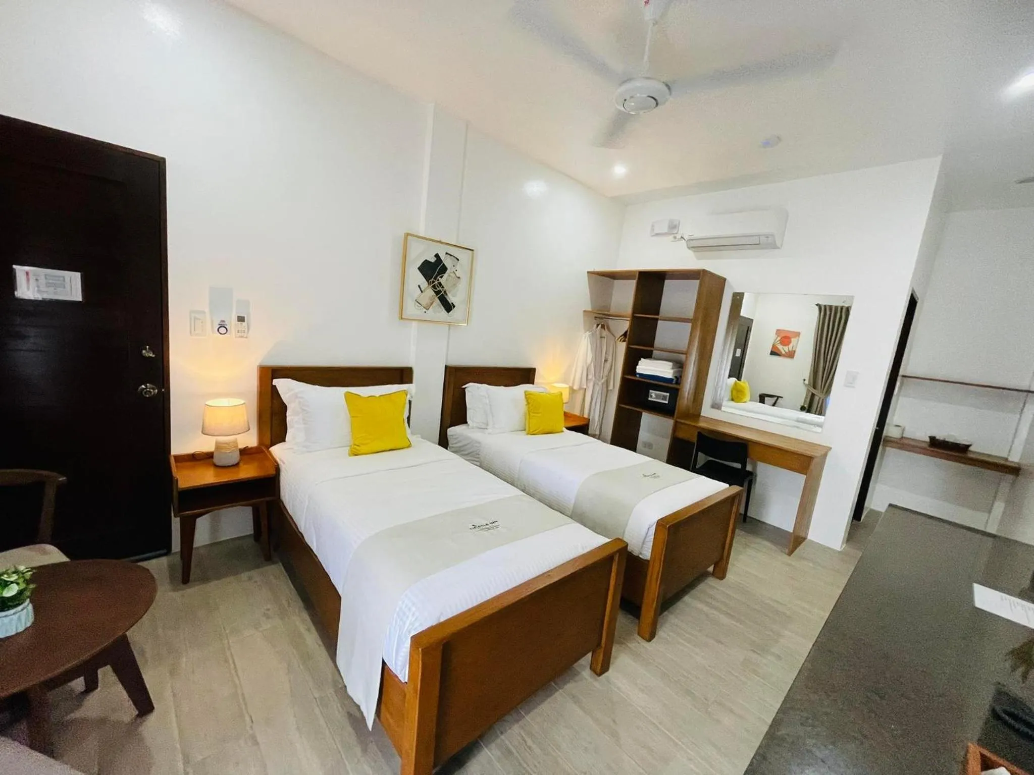 Photo of the whole room, Bed in Thistle Inn