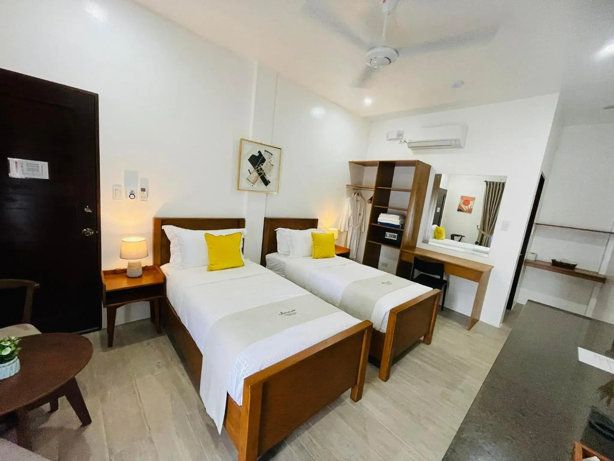 Photo of the whole room, Bed in Thistle Inn Photo of the whole room, Bed in Thistle Inn