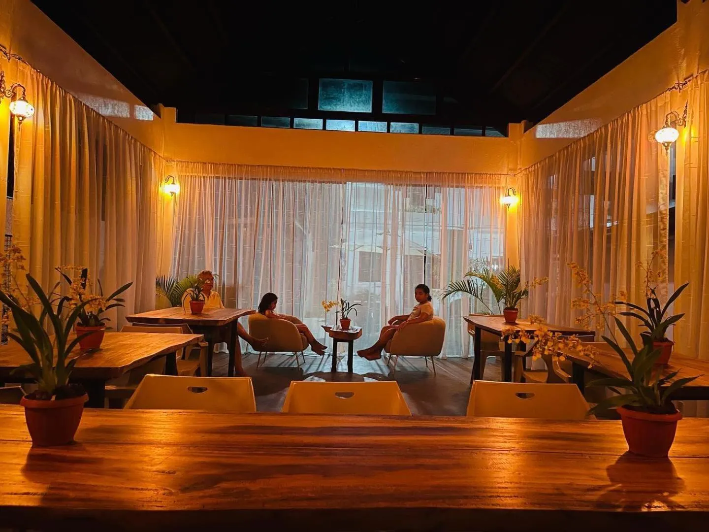 Lounge or bar in Thistle Inn