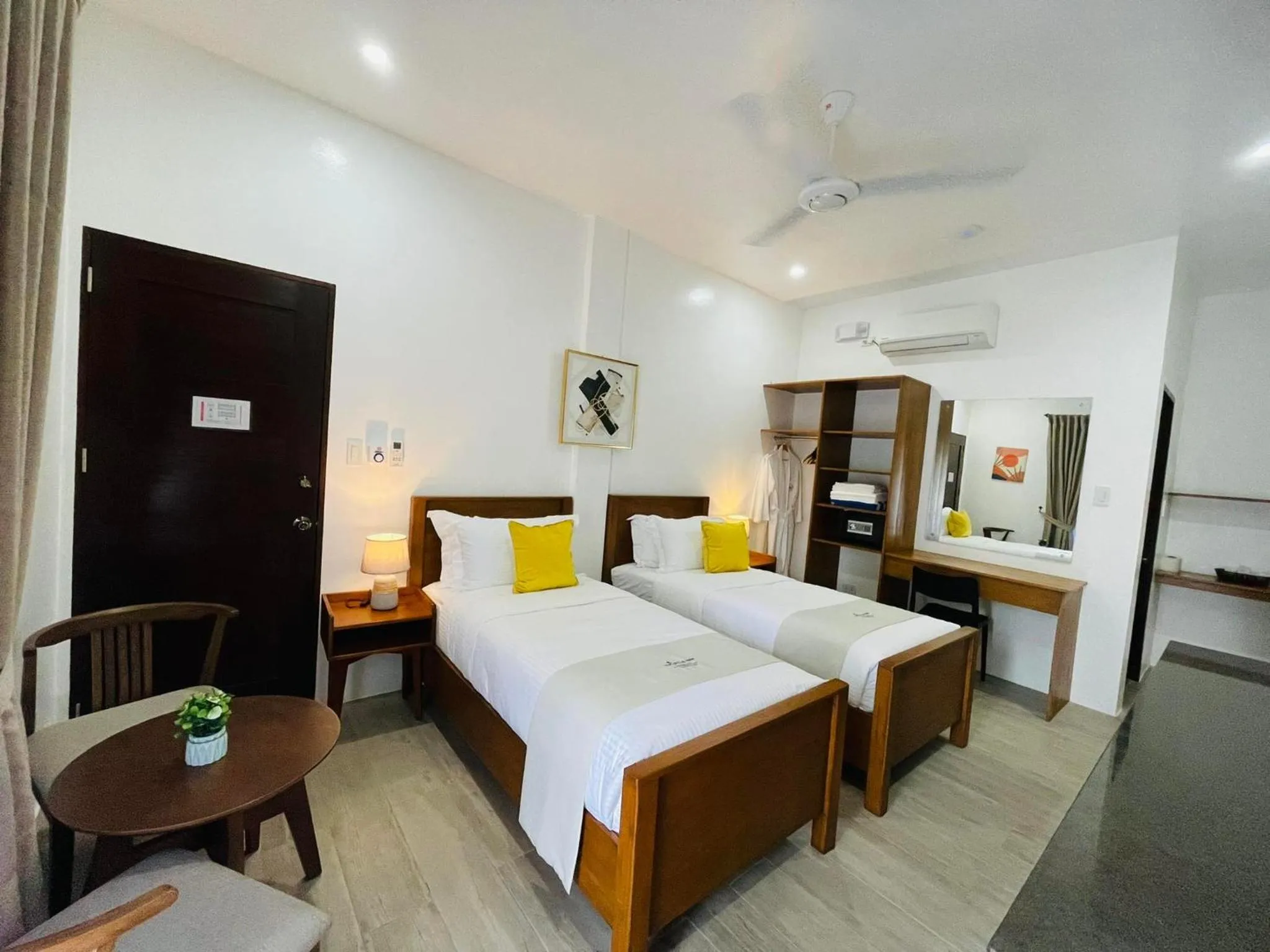 Photo of the whole room, Bed in Thistle Inn