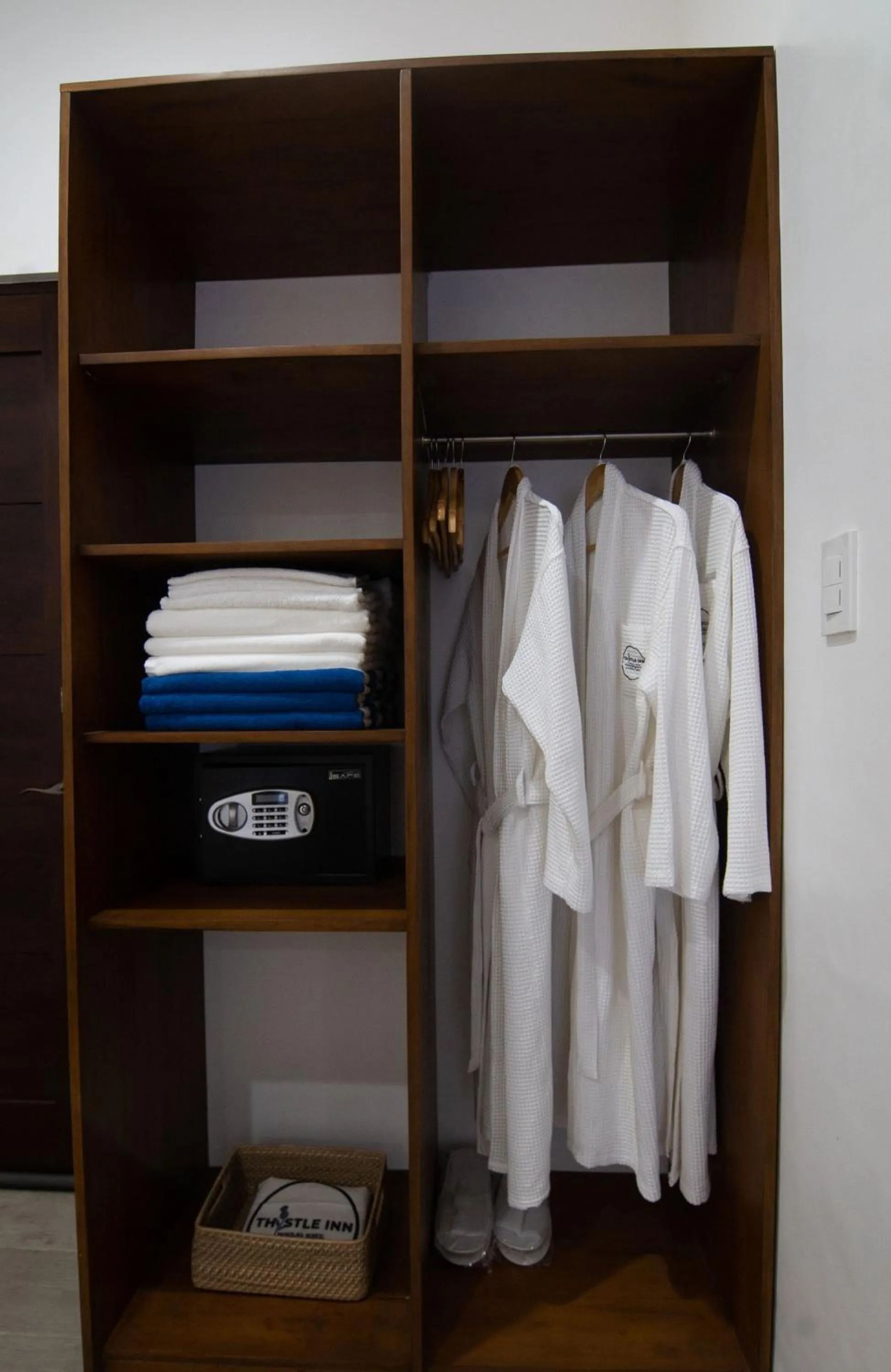 wardrobe in Thistle Inn