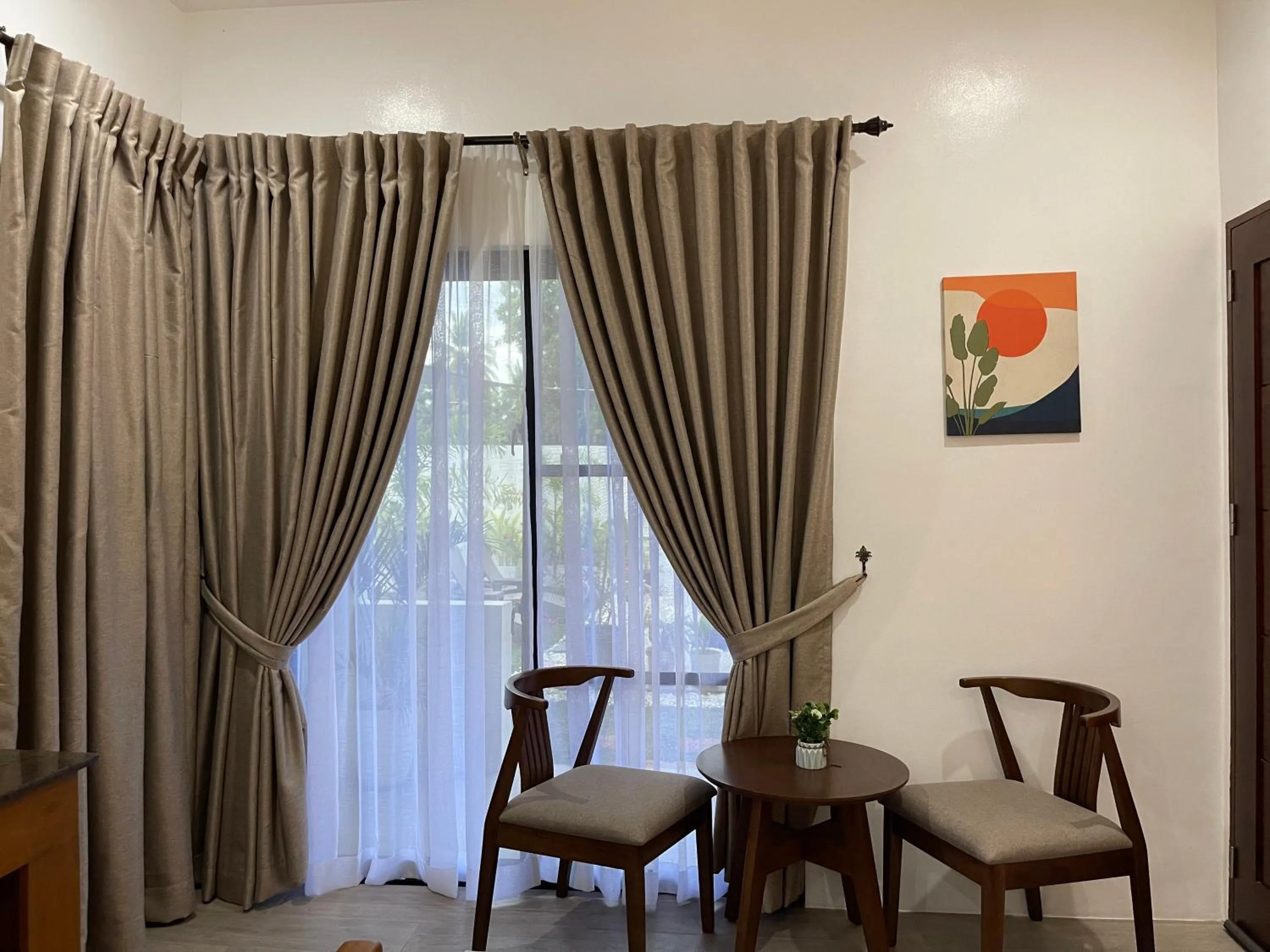 Seating area in Thistle Inn