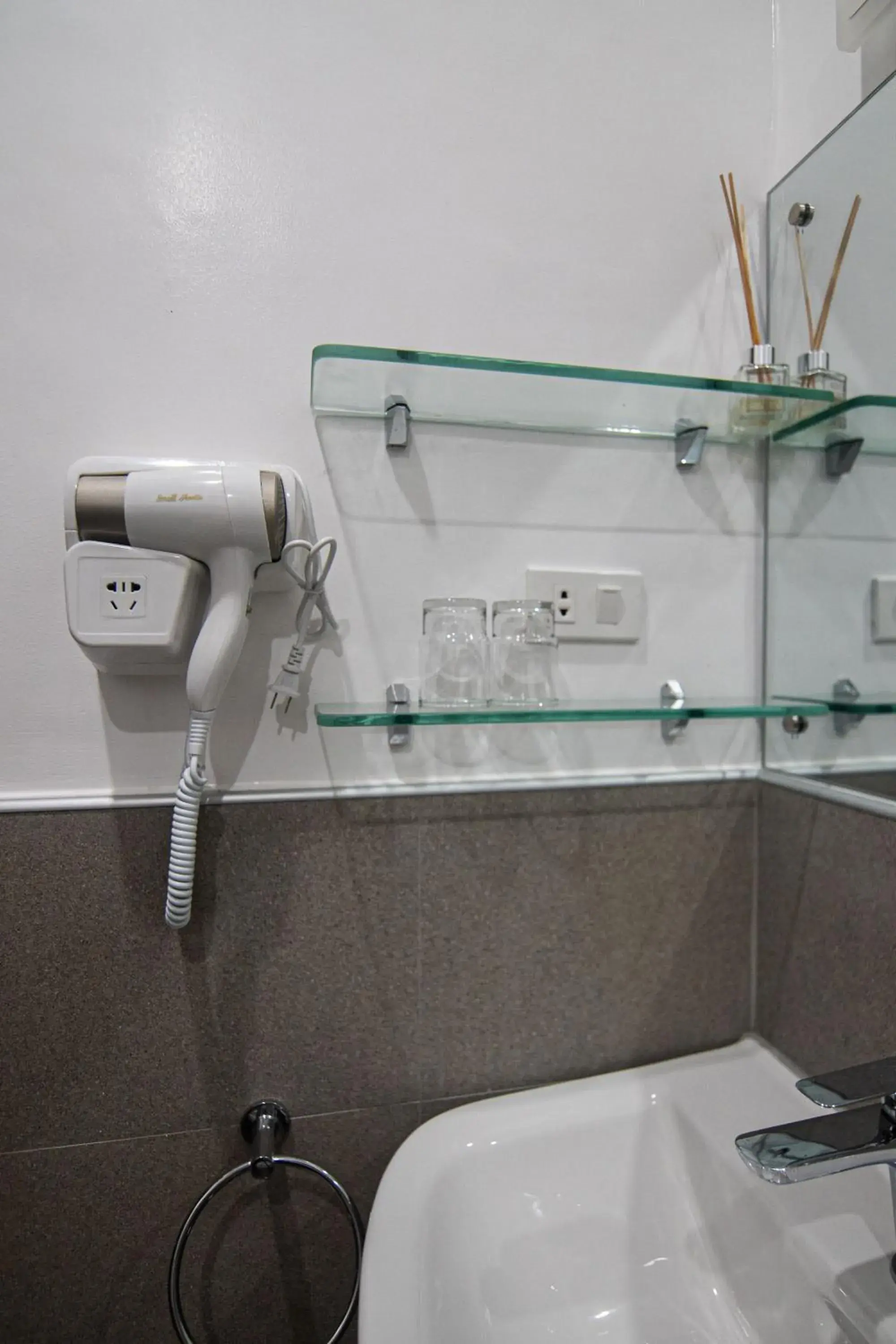 Bathroom in Thistle Inn Bathroom in Thistle Inn