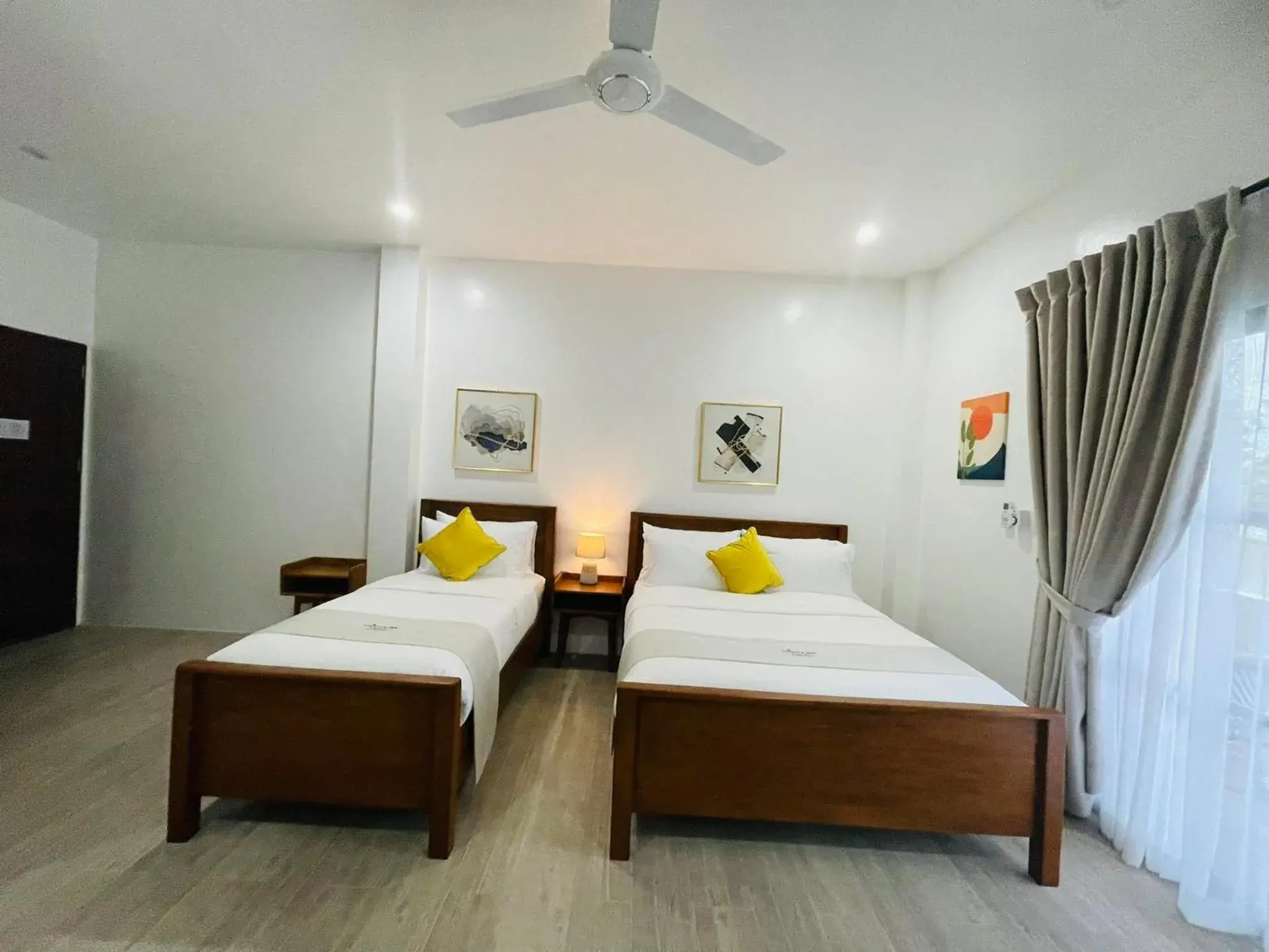 Deluxe Double Room with Balcony in Thistle Inn Deluxe Double Room with Balcony in Thistle Inn