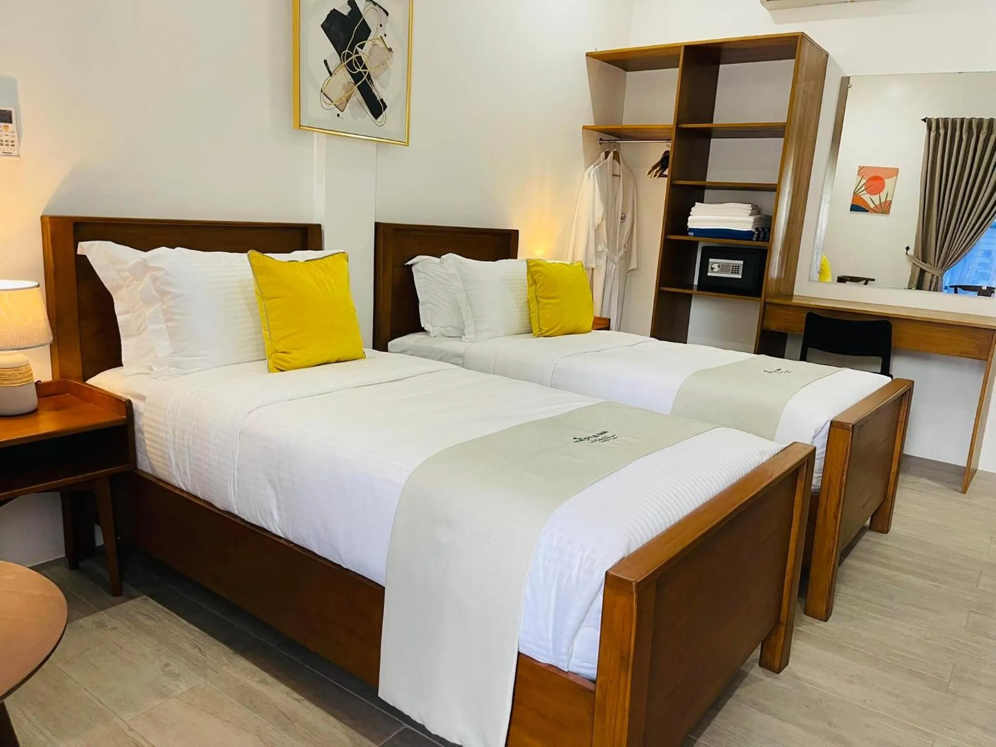 Bedroom, Bed in Thistle Inn