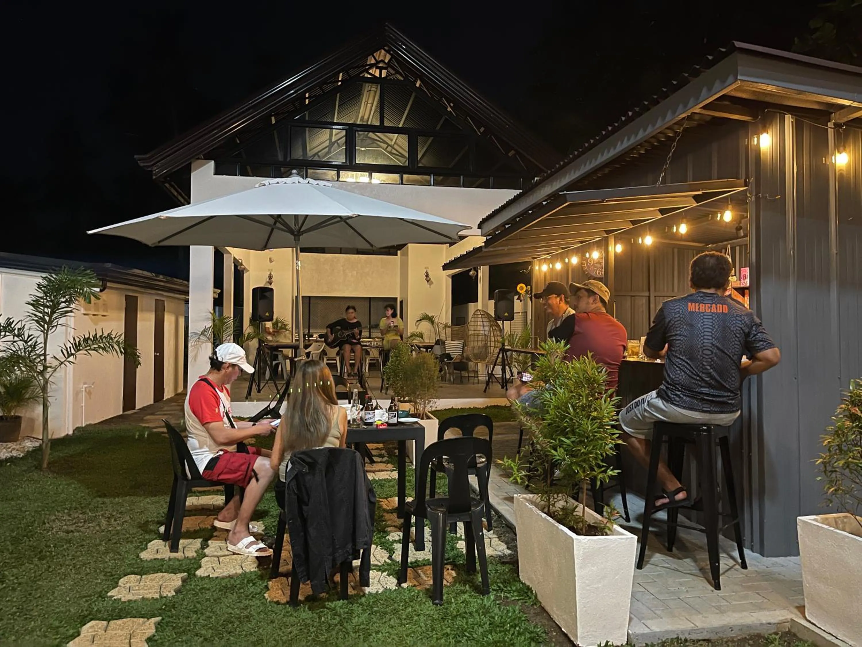 Lounge or bar in Thistle Inn