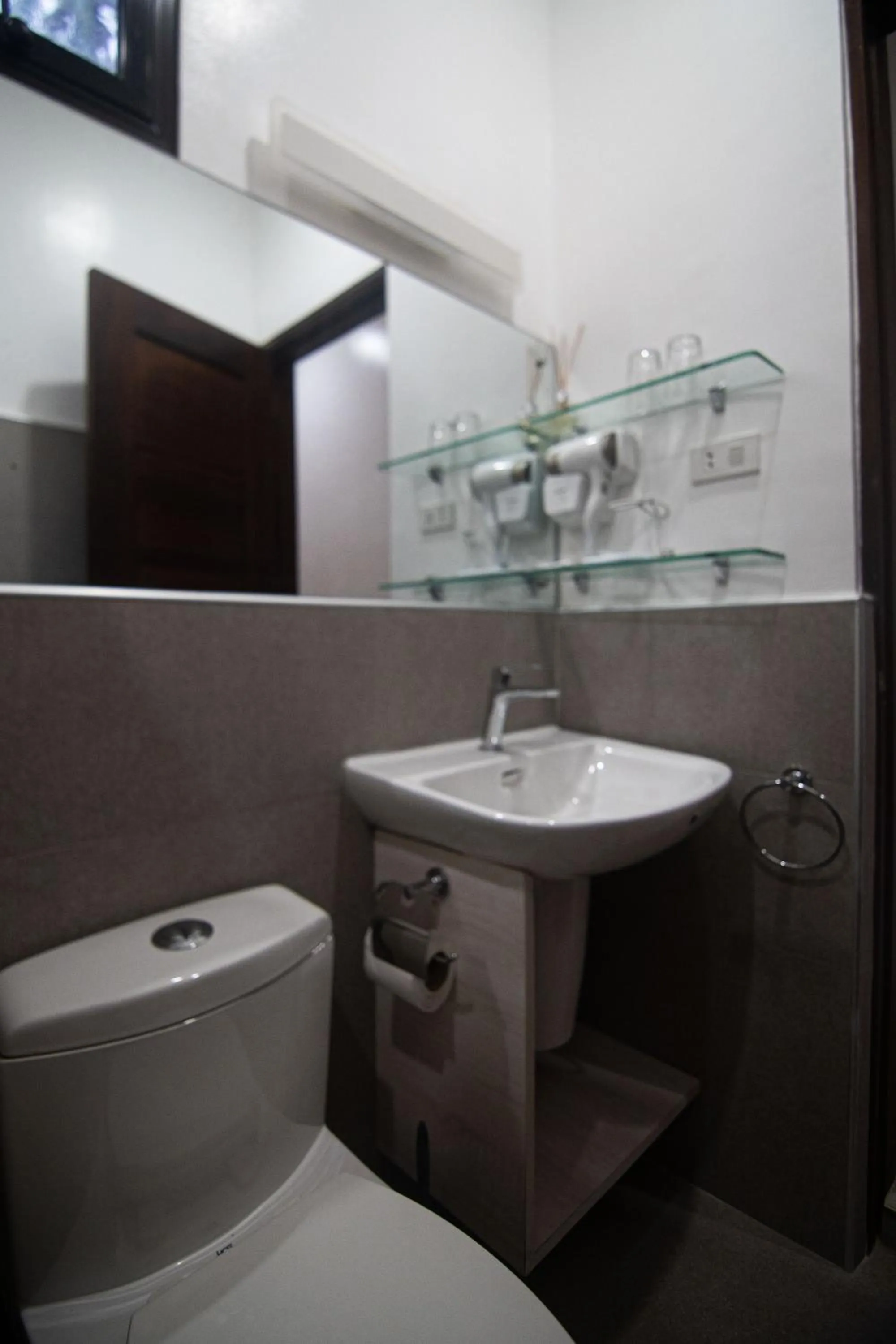 Bathroom in Thistle Inn