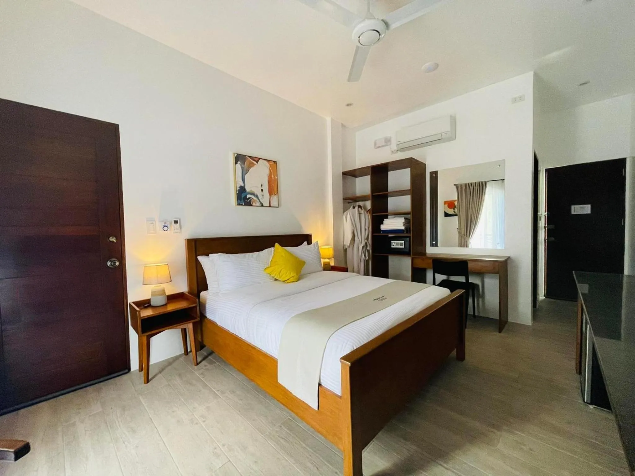 Bedroom, Bed in Thistle Inn