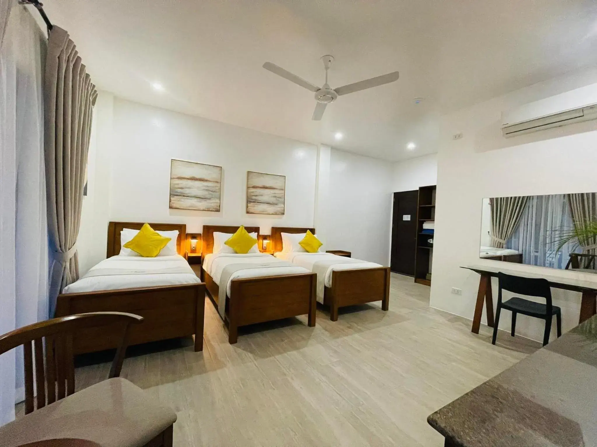 Photo of the whole room, Bed in Thistle Inn Photo of the whole room, Bed in Thistle Inn