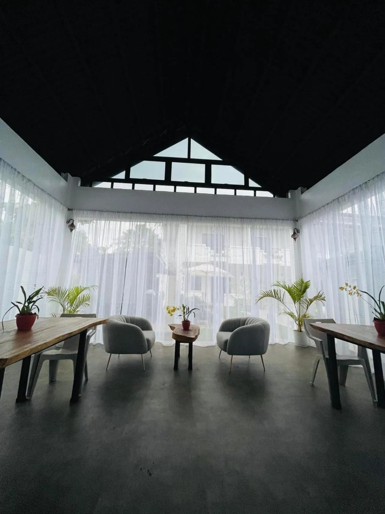 Lounge or bar in Thistle Inn