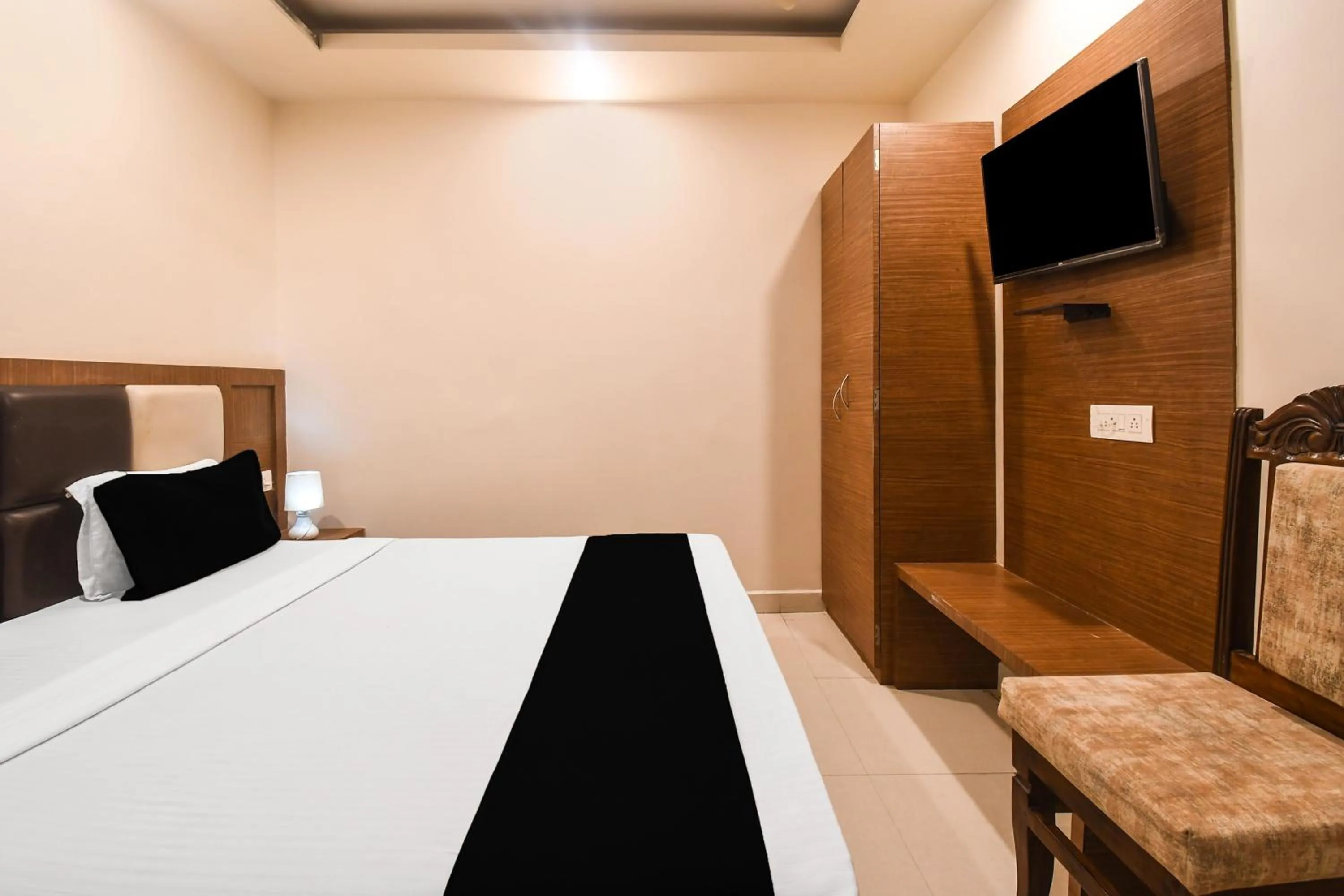 Bedroom, Bed in Super Collection O Paschim Dwar Near Jagannath Temple Formerly Hotel Subhadarshan