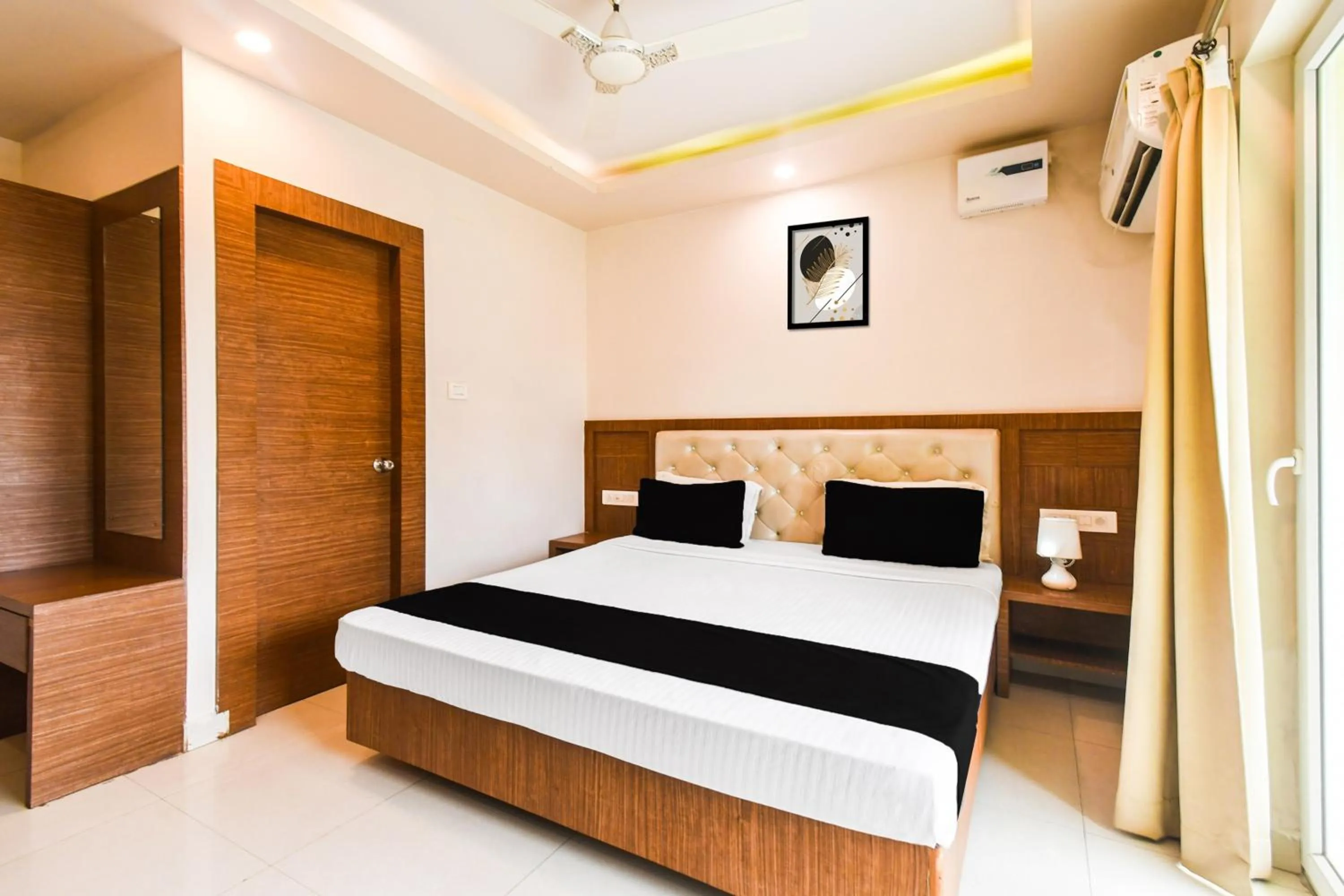 Bedroom, Bed in Super Collection O Paschim Dwar Near Jagannath Temple Formerly Hotel Subhadarshan