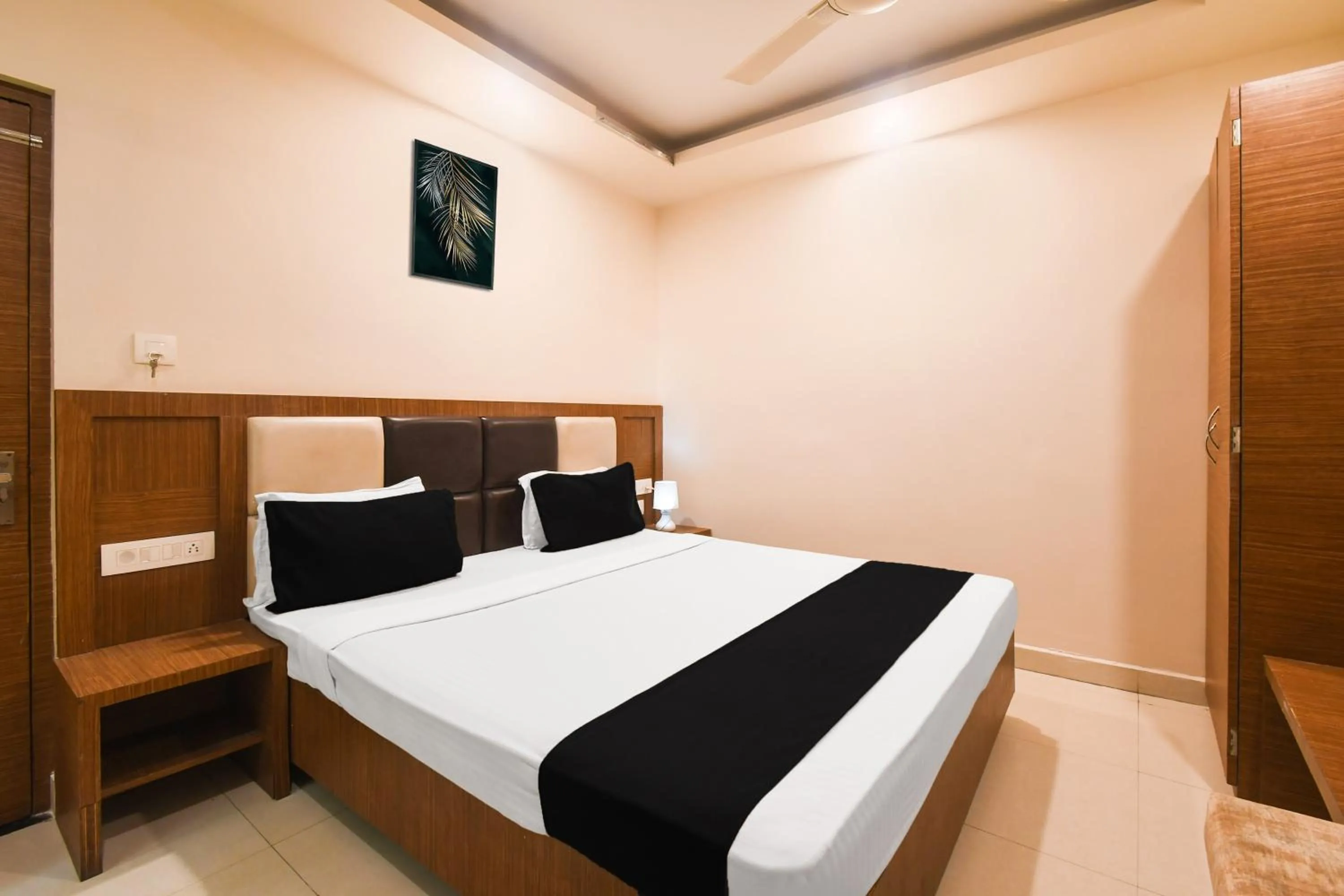 Bedroom, Bed in Super Collection O Paschim Dwar Near Jagannath Temple Formerly Hotel Subhadarshan