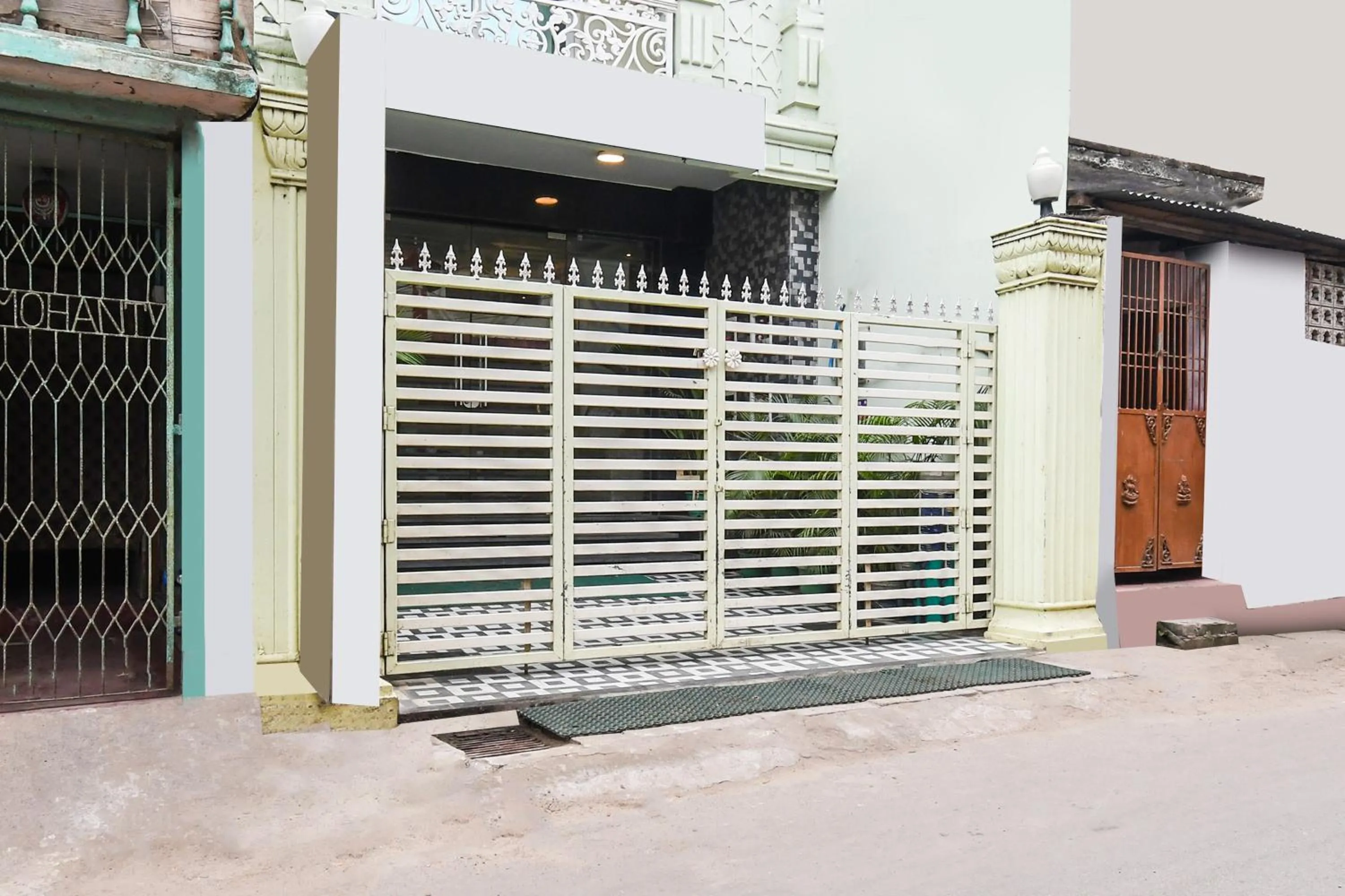 Facade/entrance in Super Collection O Paschim Dwar Near Jagannath Temple Formerly Hotel Subhadarshan