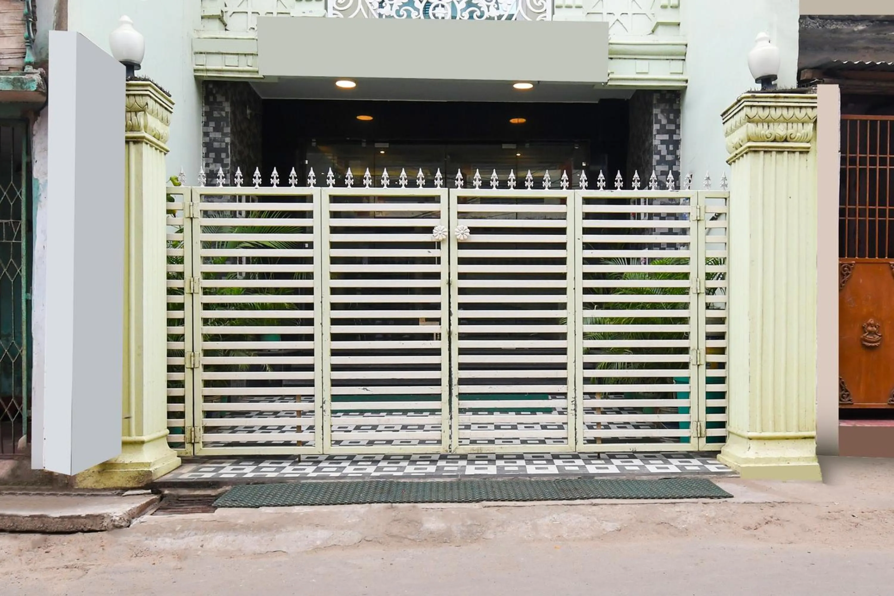 Facade/entrance in Super Collection O Paschim Dwar Near Jagannath Temple Formerly Hotel Subhadarshan
