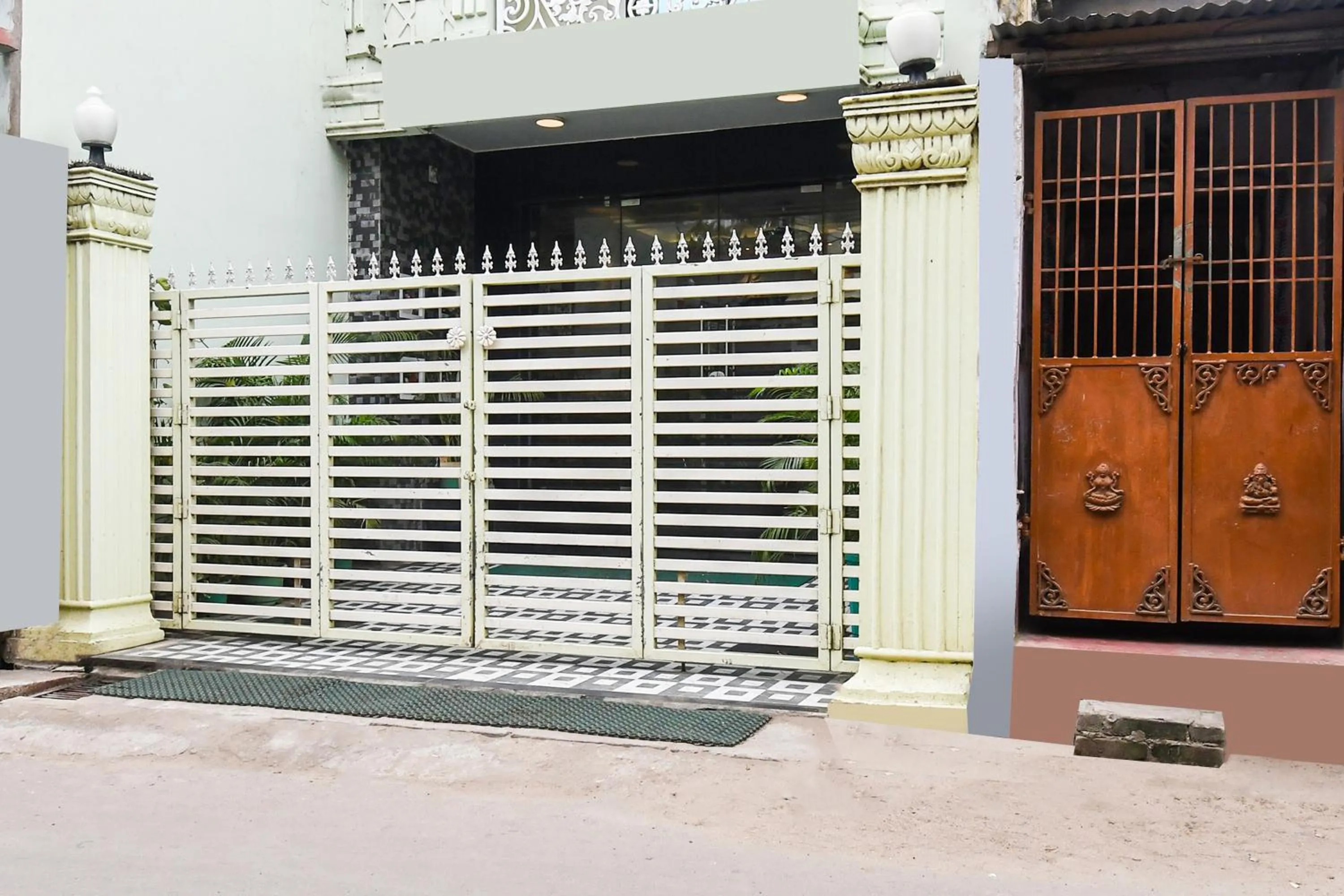 Facade/entrance in Super Collection O Paschim Dwar Near Jagannath Temple Formerly Hotel Subhadarshan