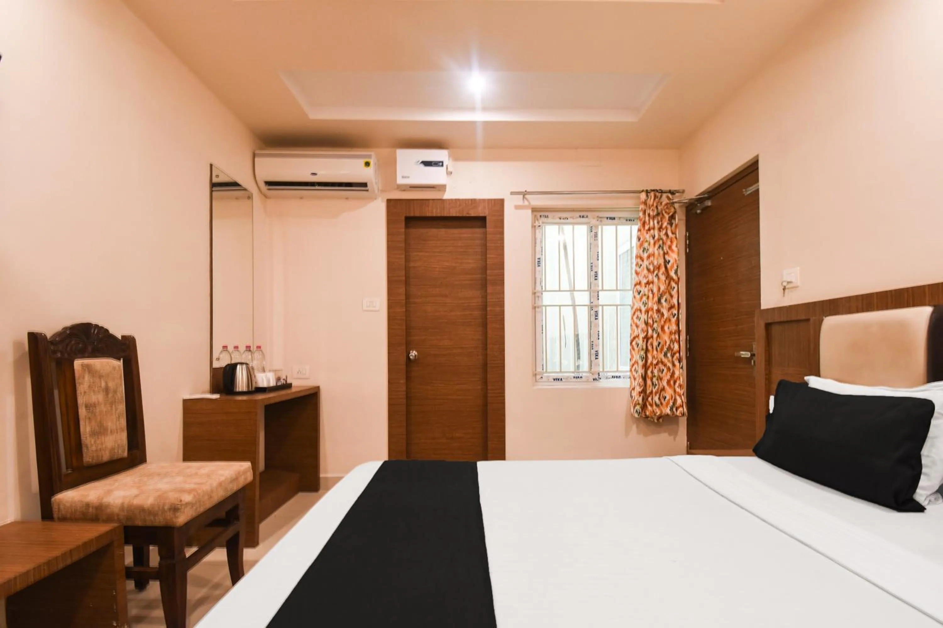 Bedroom, Bed in Super Collection O Paschim Dwar Near Jagannath Temple Formerly Hotel Subhadarshan